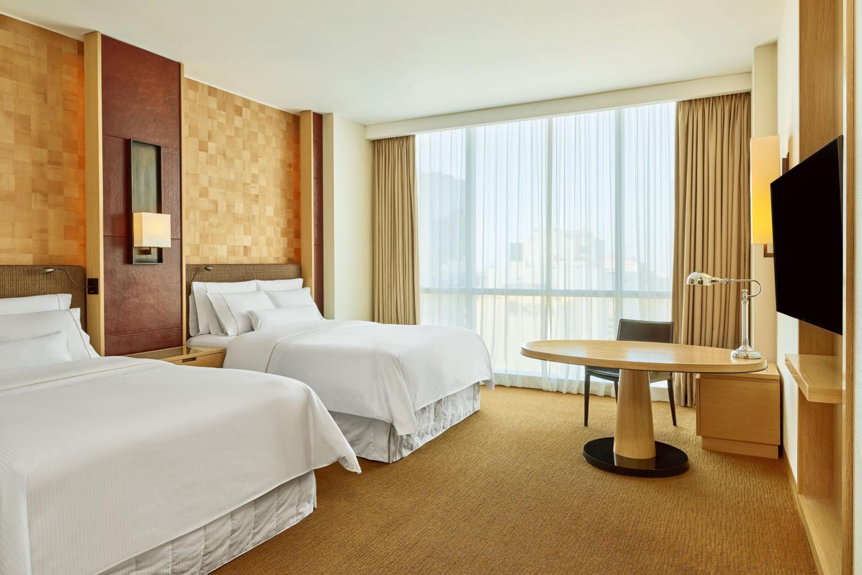 Deluxe, Guest Room, 2 Queen, Low floor photo 1
