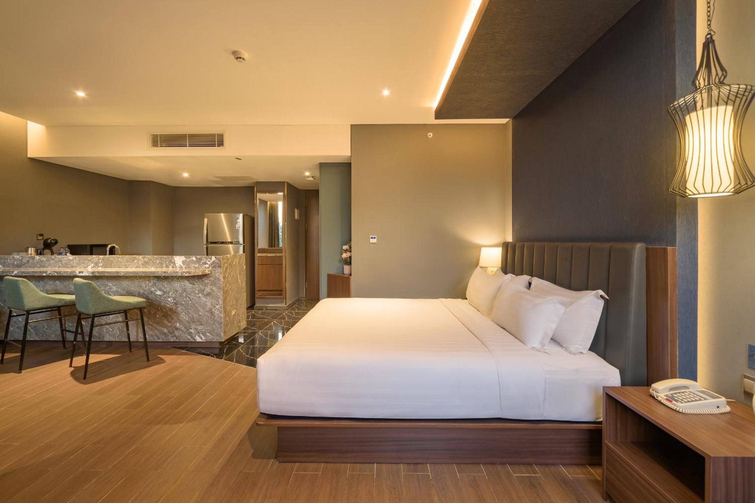 Ashley Room - Photo 3