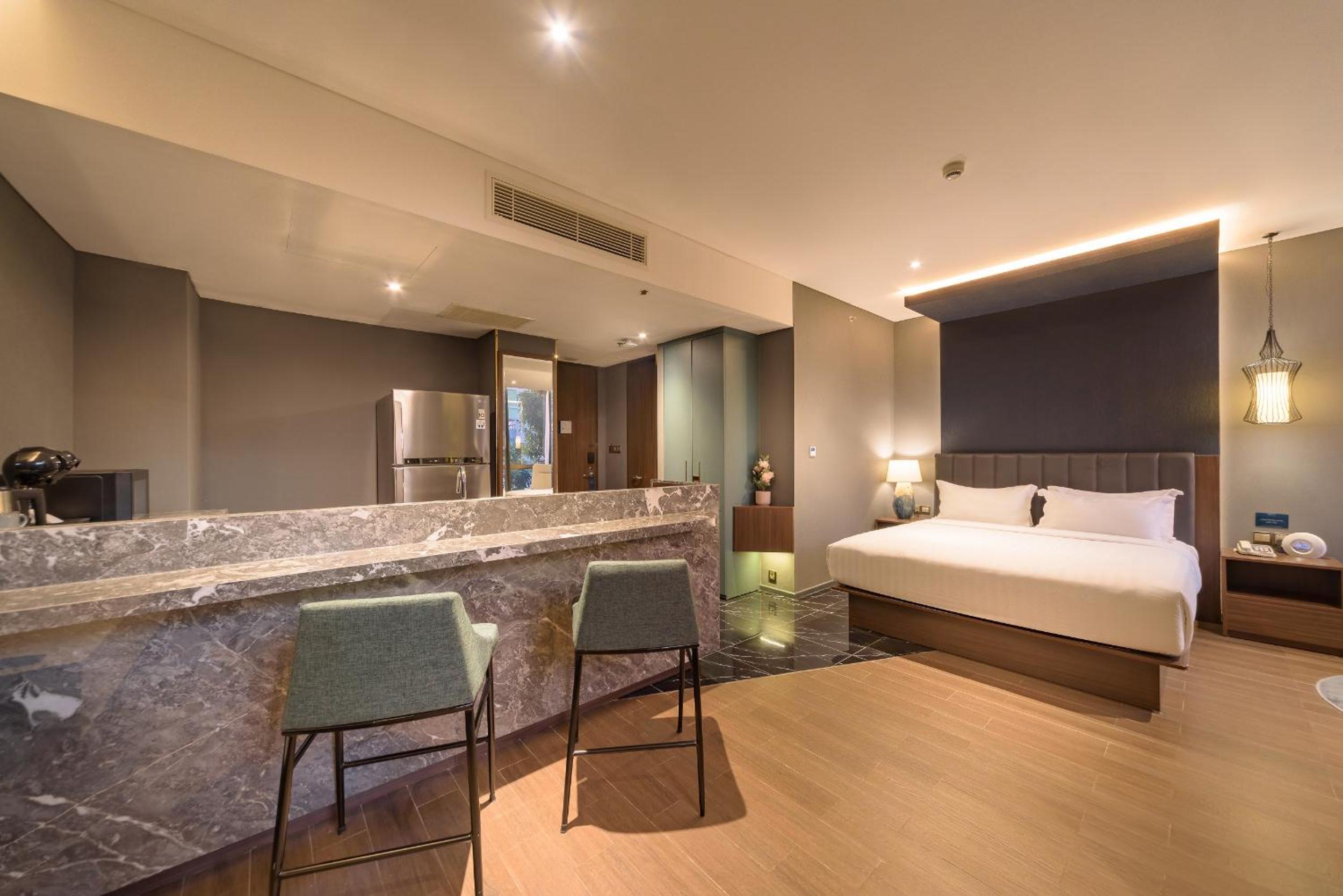 Ashley Room - Photo 8