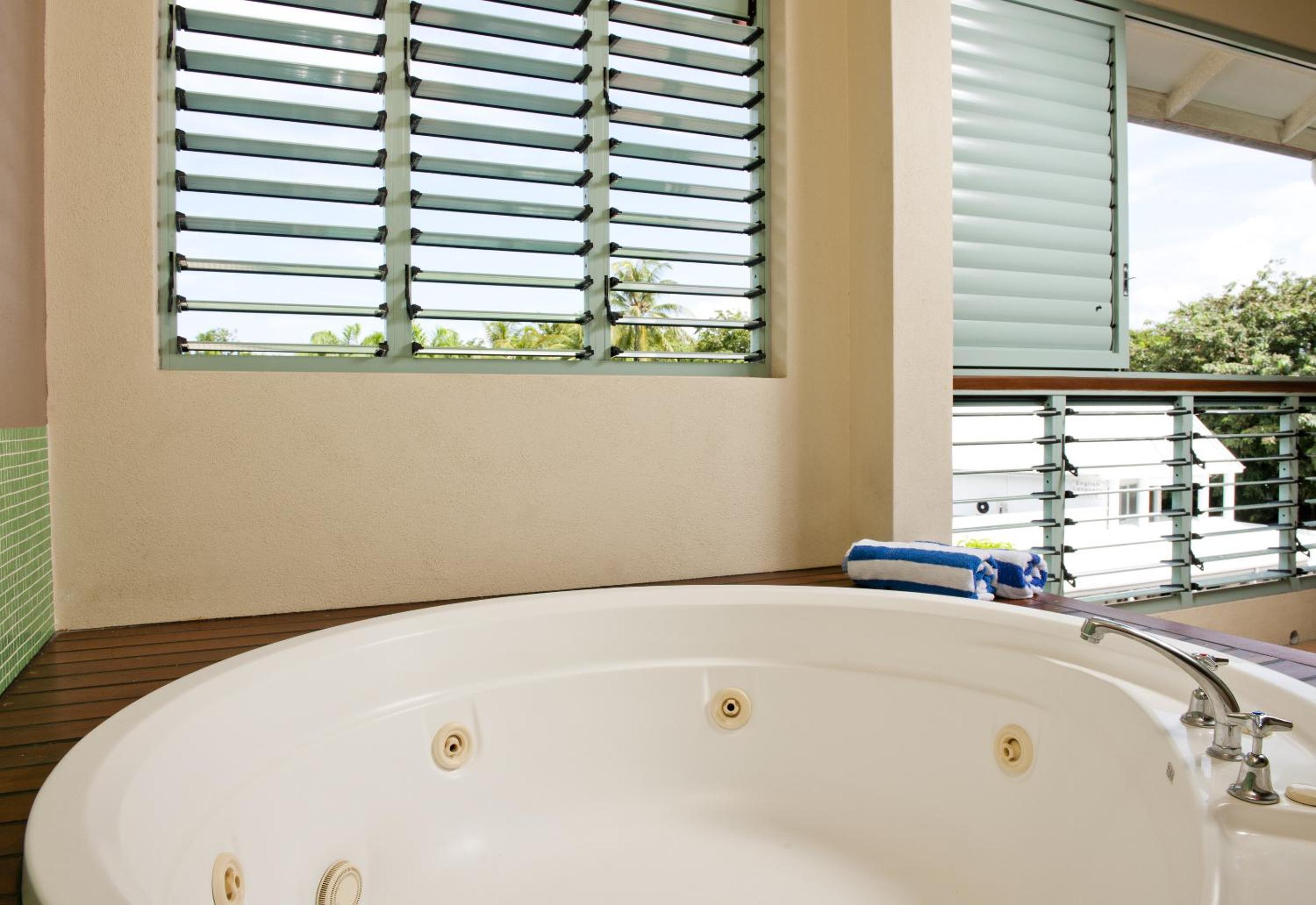 One-Bedroom Spa Suite photo 1