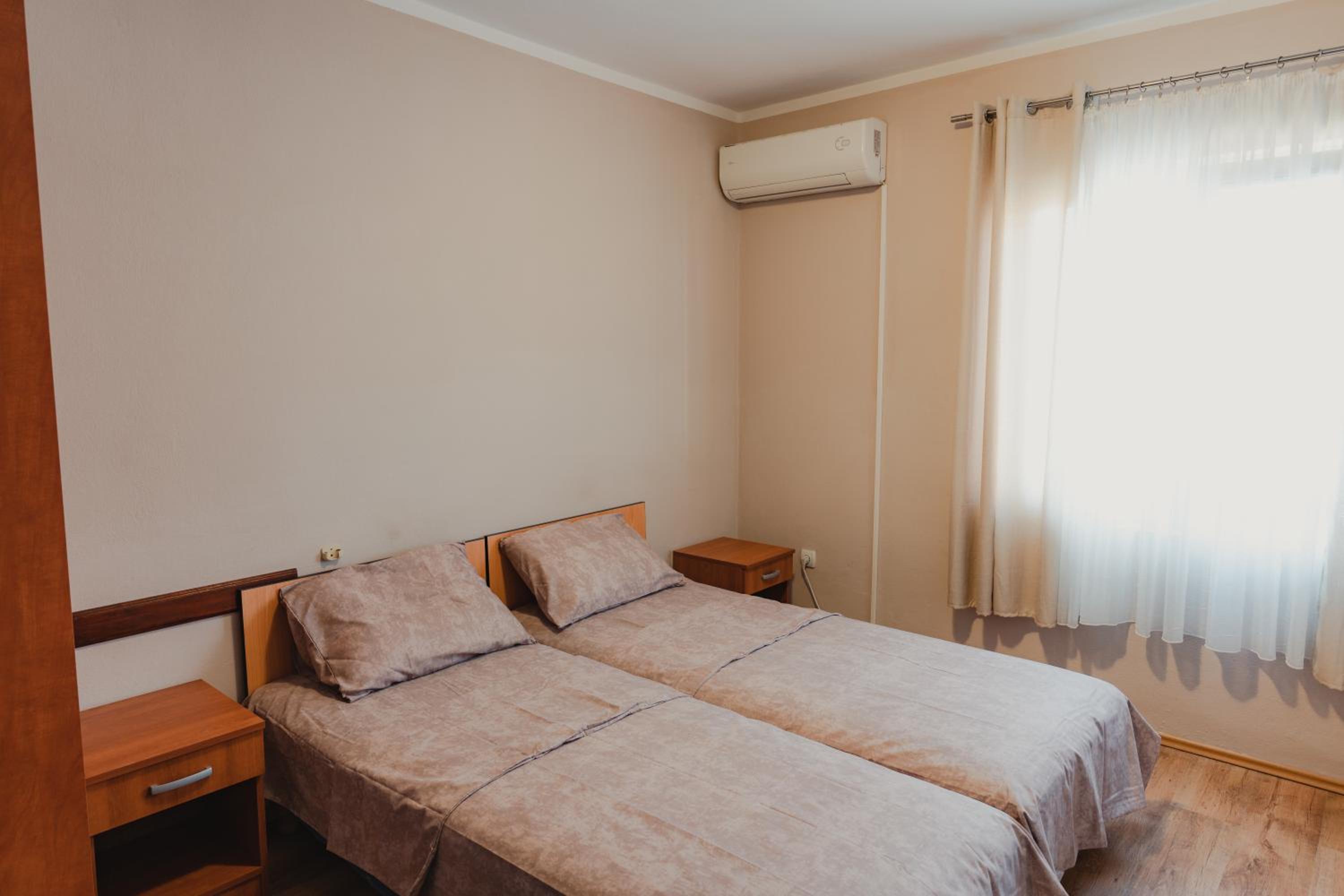Double or Twin Room with Shared Bathroom photo 1