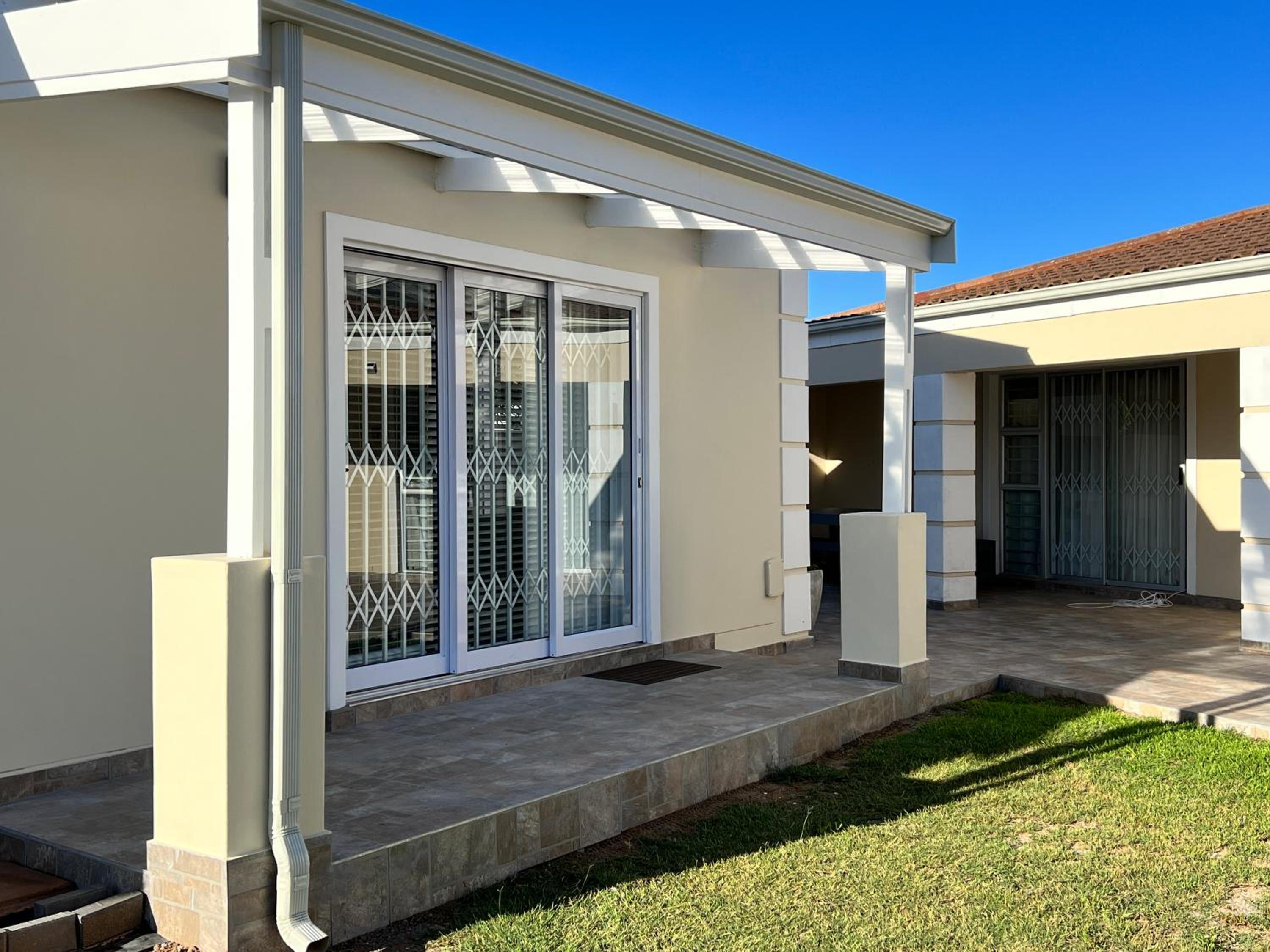 Two-Bedroom House photo 3