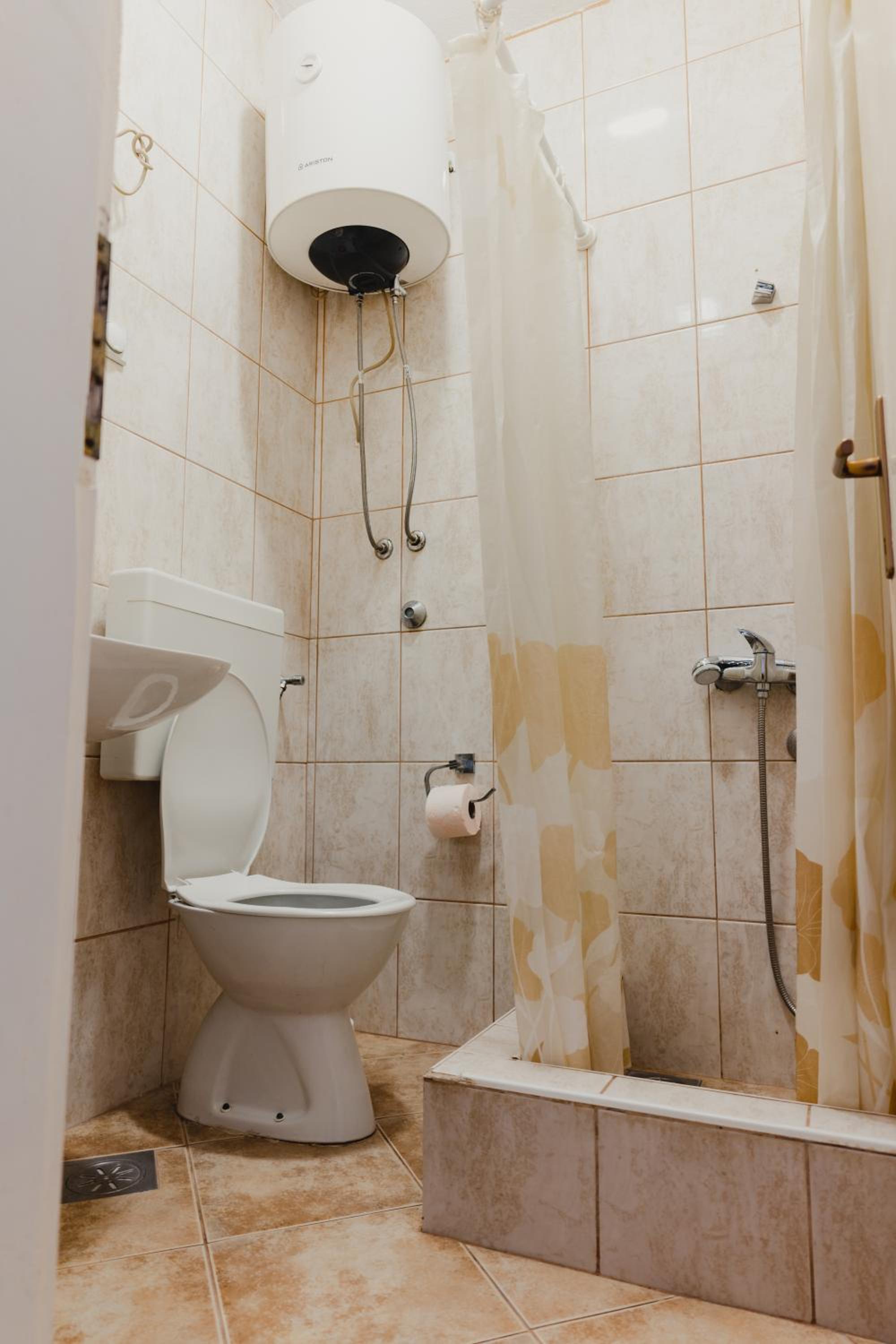 Standard Double Room with Shared Bathroom photo 3