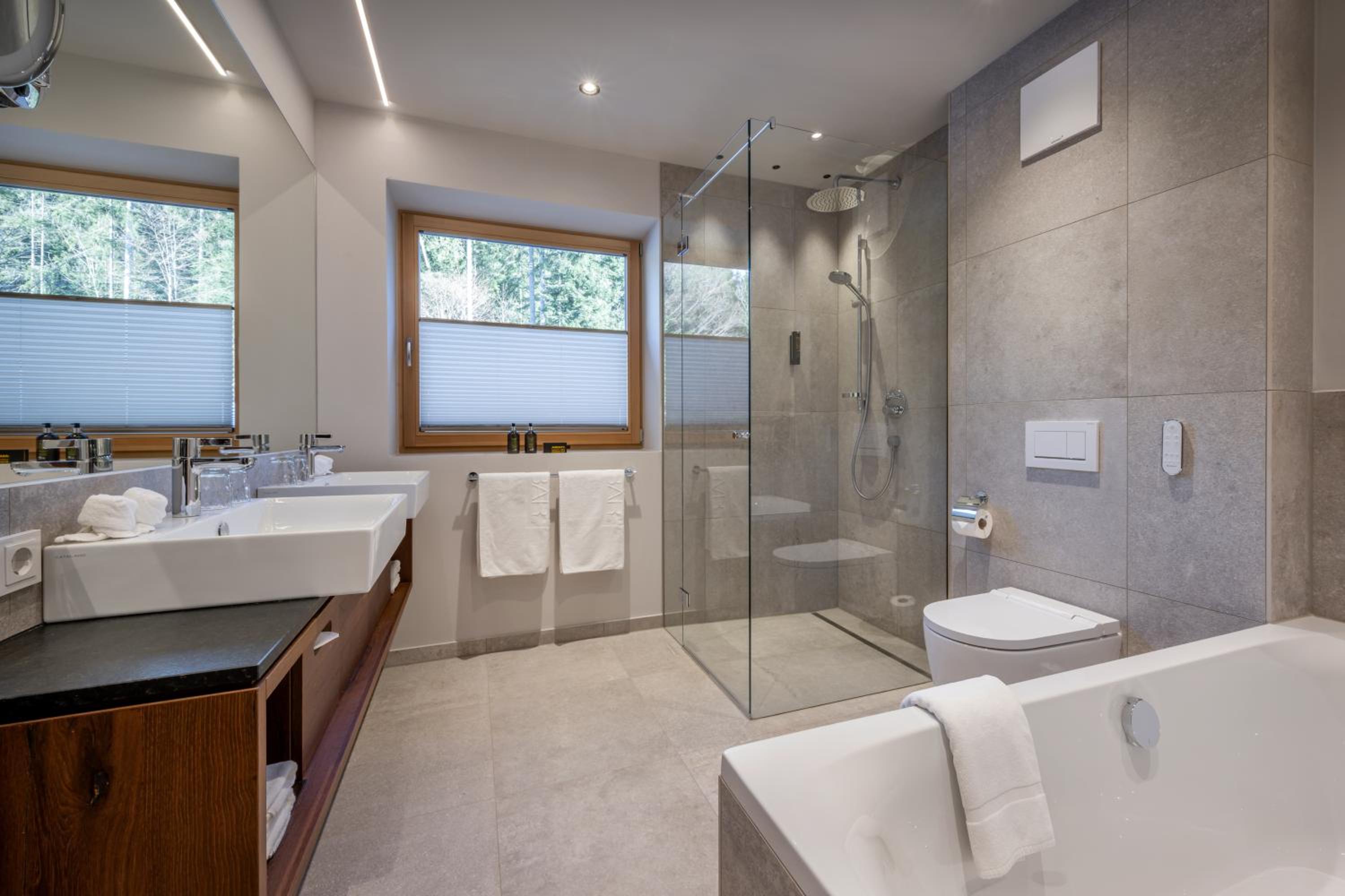 Superior Suite - Photo 5