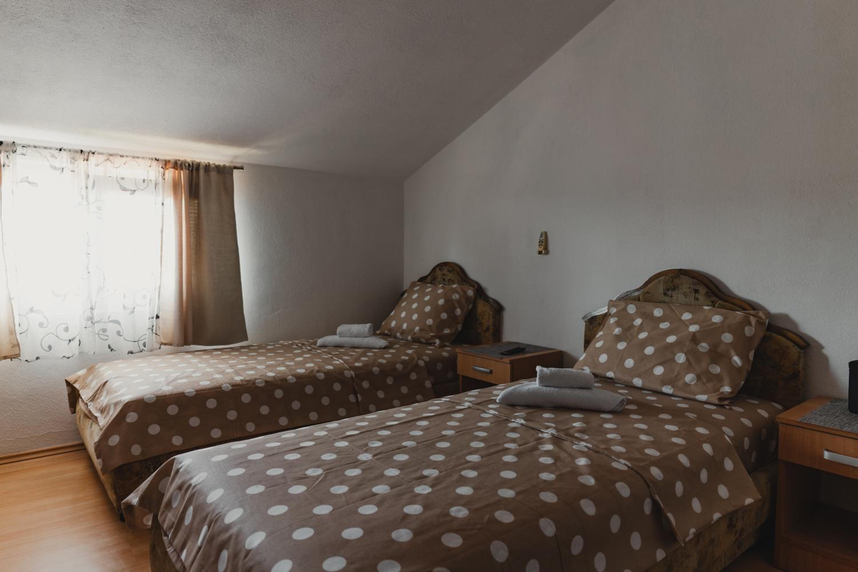 Standard Double Room with Shared Bathroom photo 2