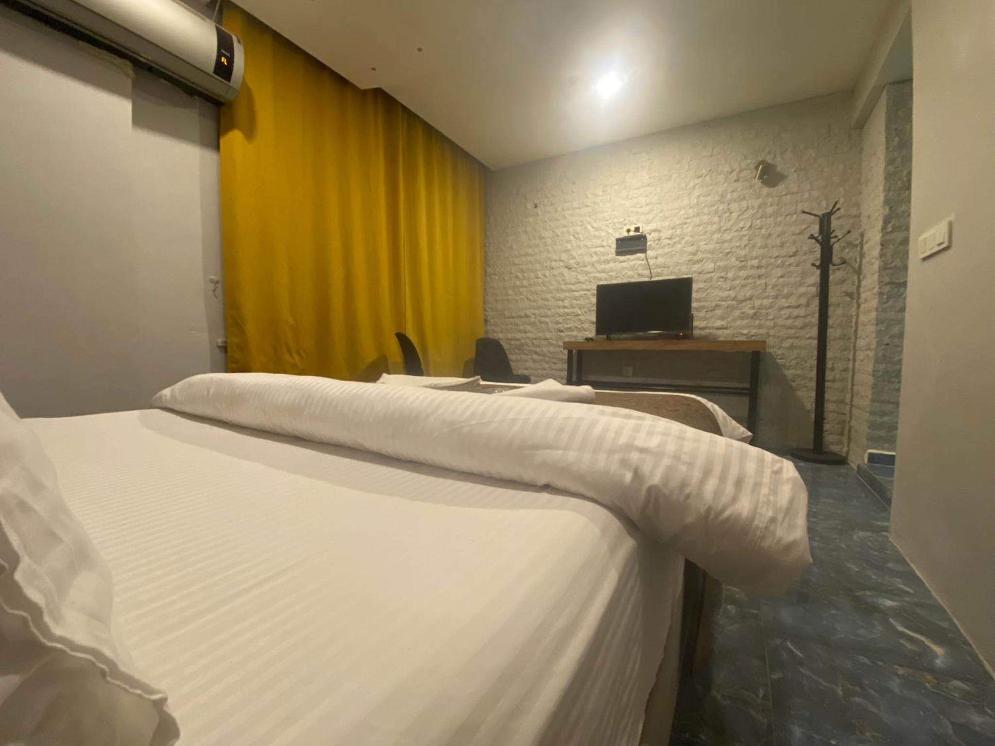 Studio Apartment photo 2
