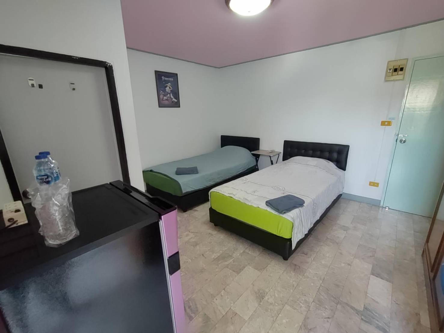 Standard Twin Room - Photo 3