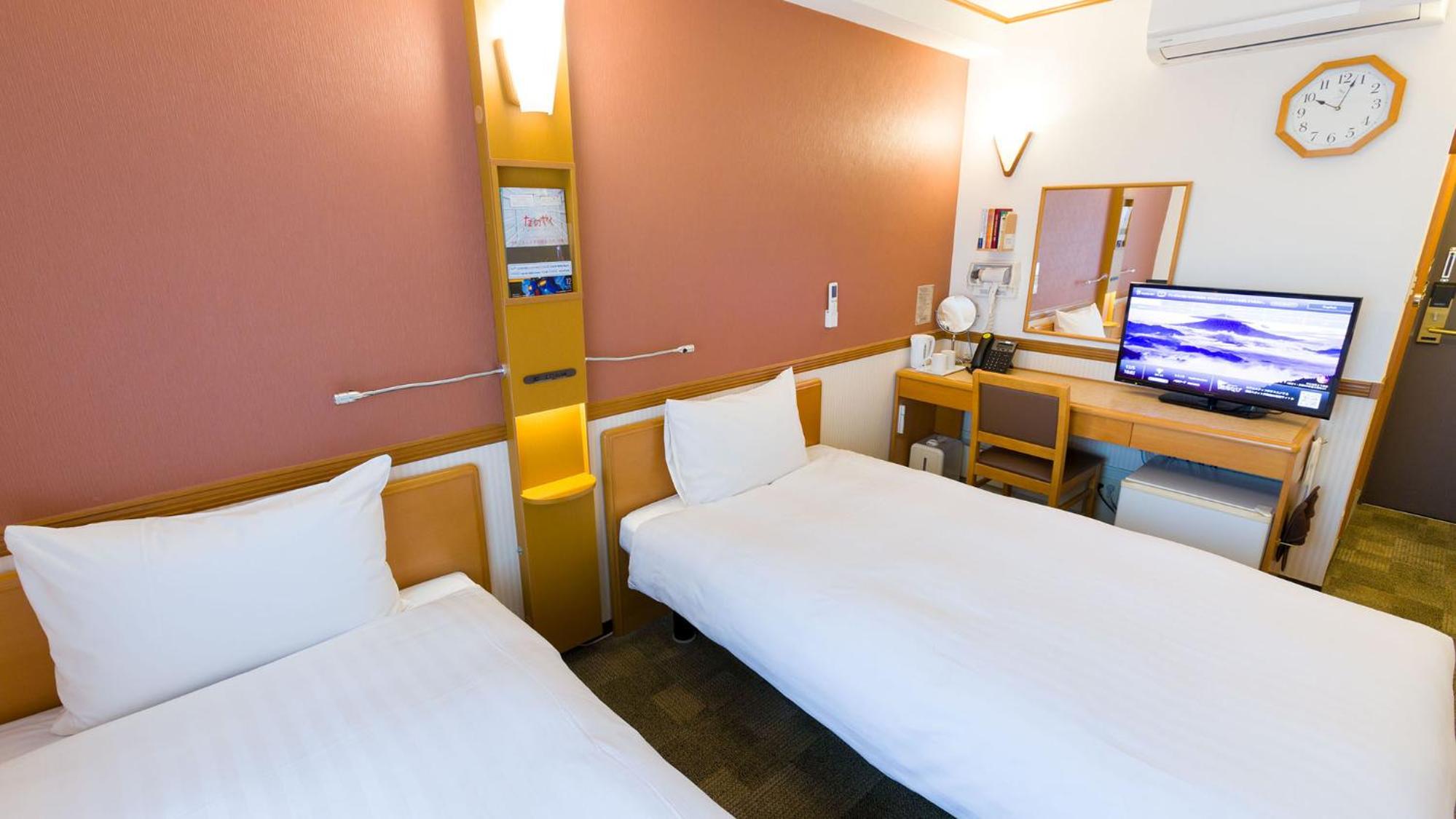 Twin Room - Non-Smoking photo 3