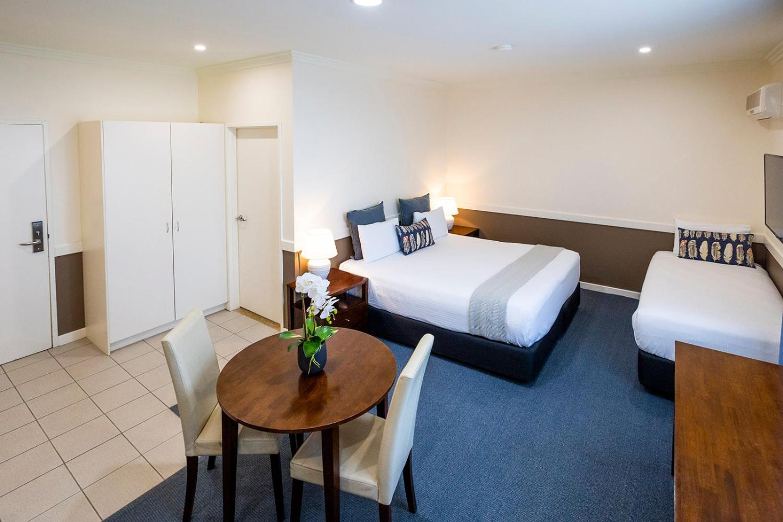 King Room with Roll-In Shower - Disability Access photo 1