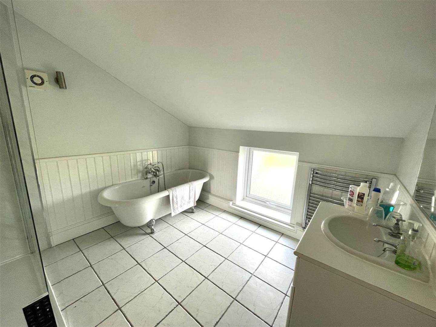 King Room with En-Suite and Garden View - Photo 7