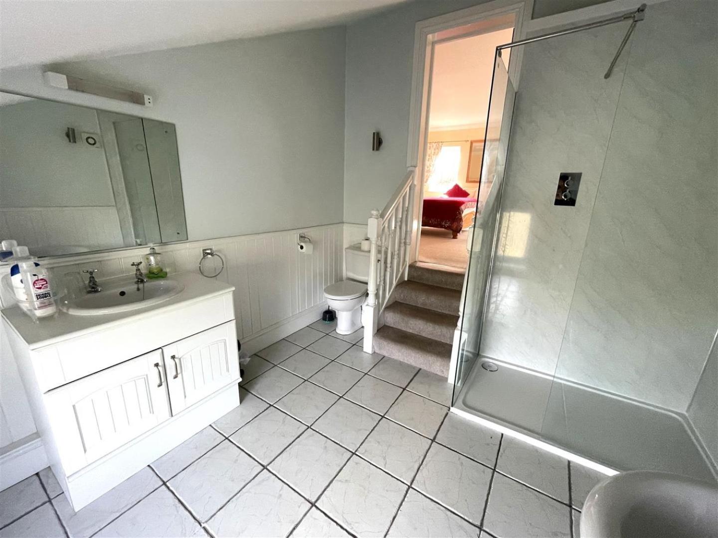 King Room with En-Suite and Garden View - Photo 8
