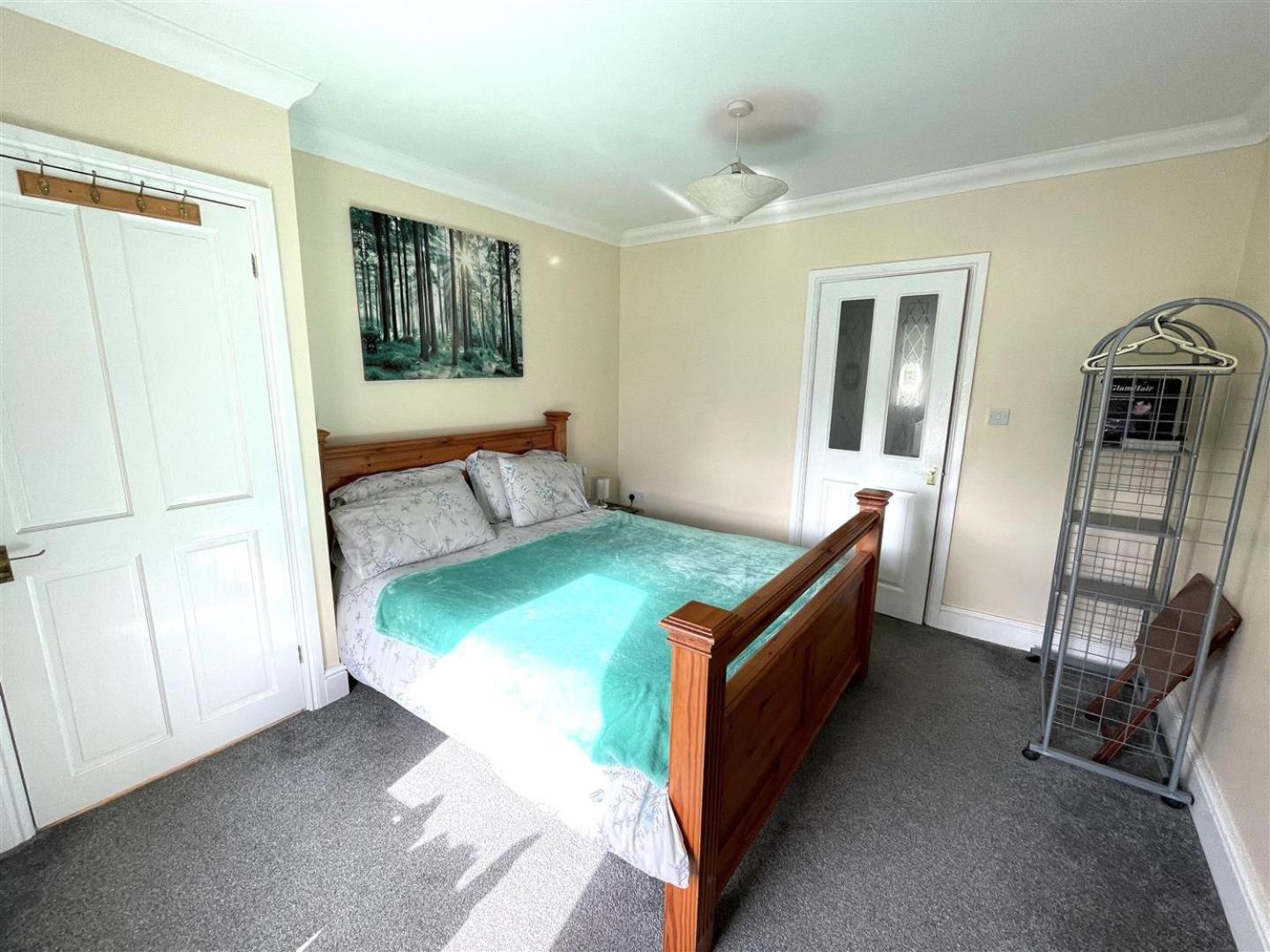 King Room En-Suite Bathroom and Garden View  photo 1