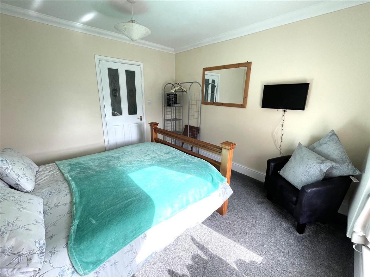 King Room En-Suite Bathroom and Garden View  photo 2