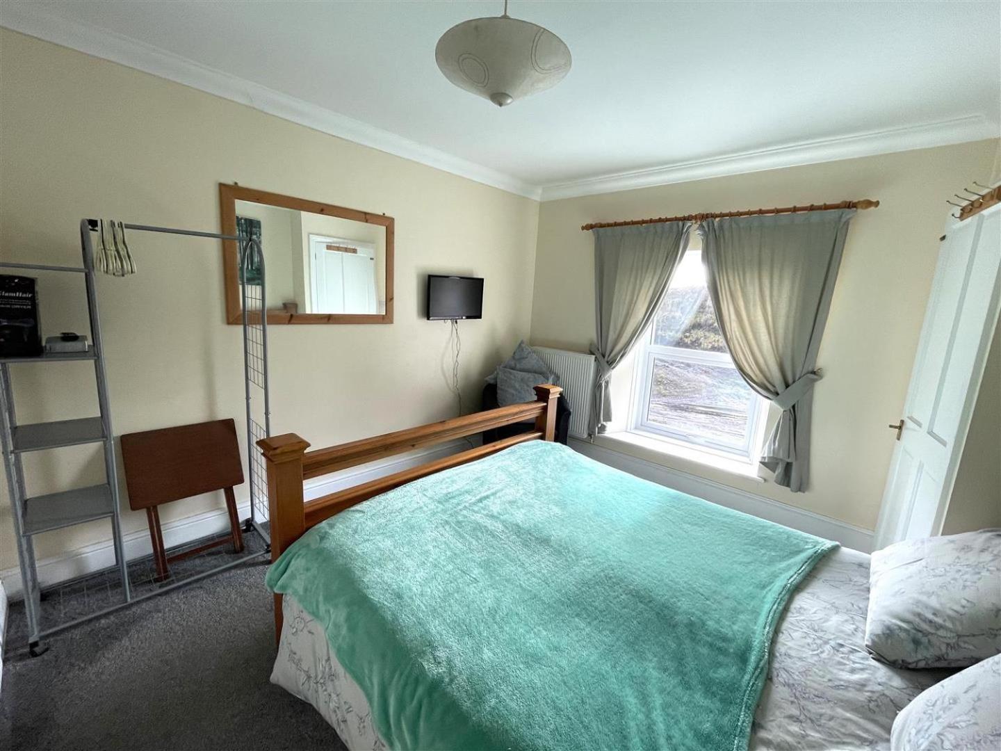 King Room En-Suite Bathroom and Garden View  photo 3