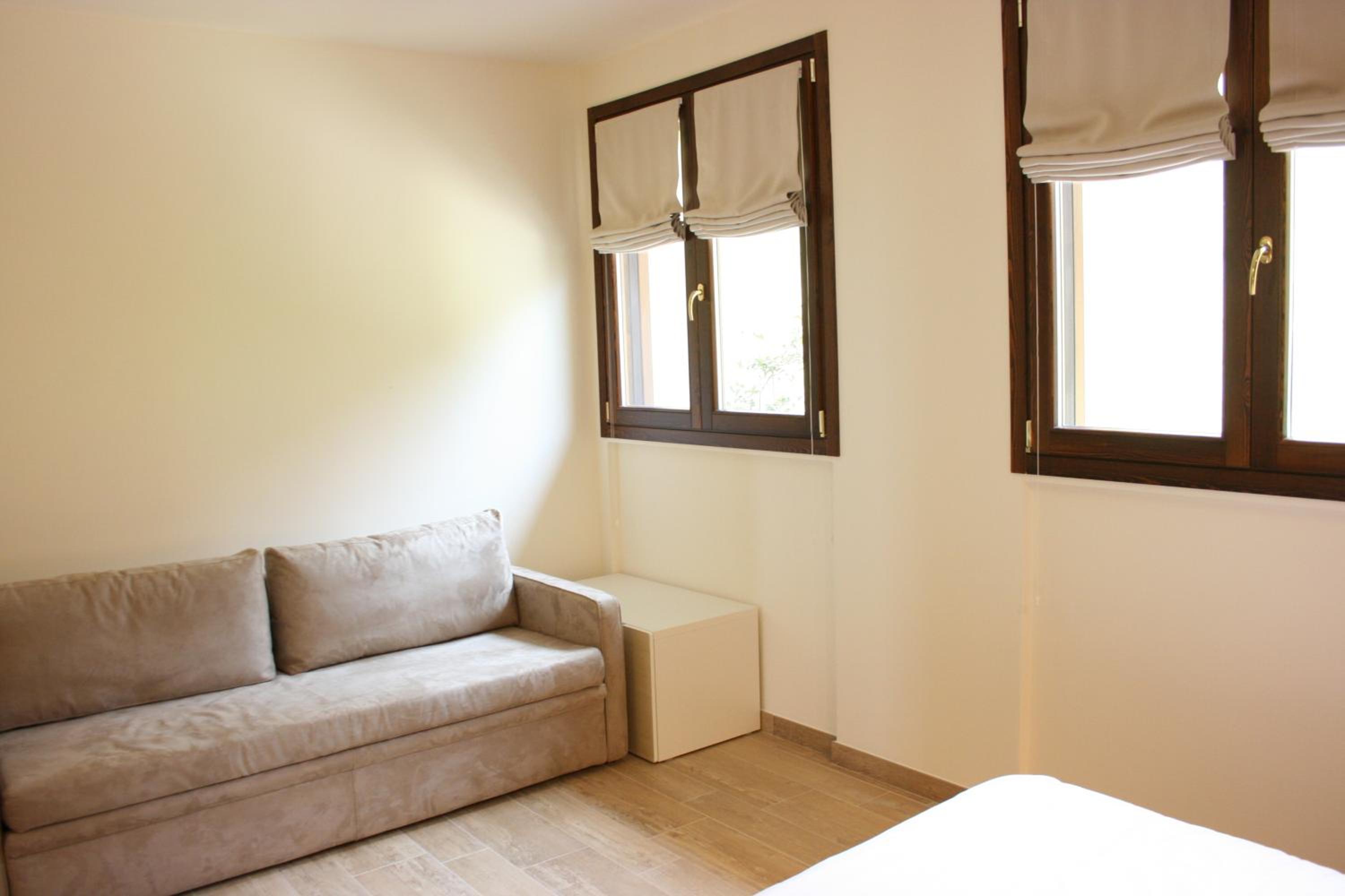 Deluxe Room (2 Adults + 1 Child) photo 3