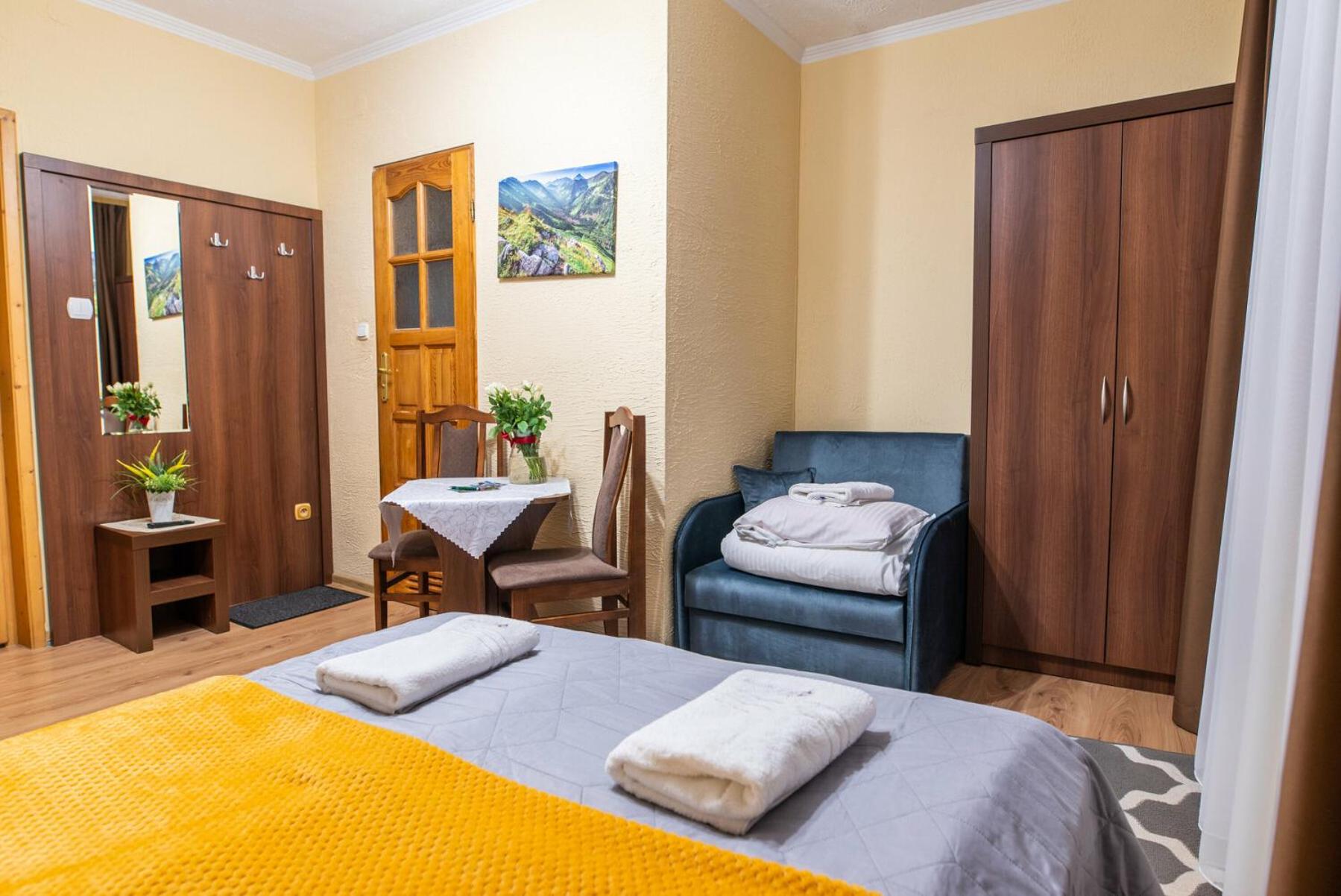 Triple Room with Balcony - Photo 15
