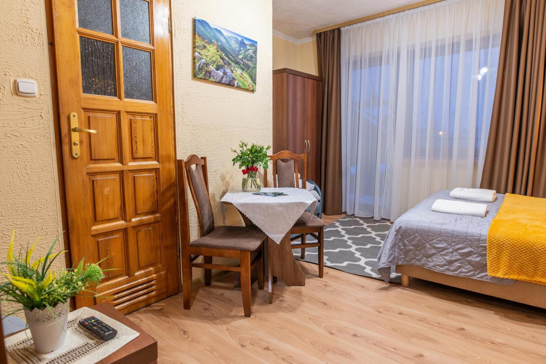 Triple Room with Balcony - Photo 16