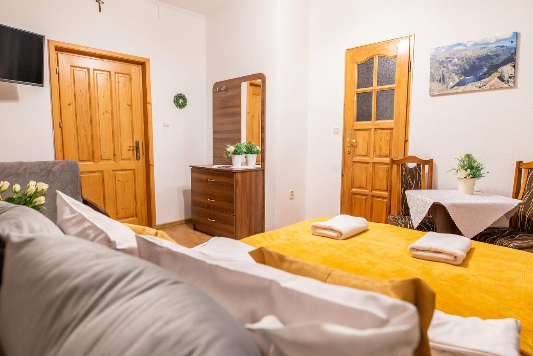 Double Room with Balcony - Photo 2