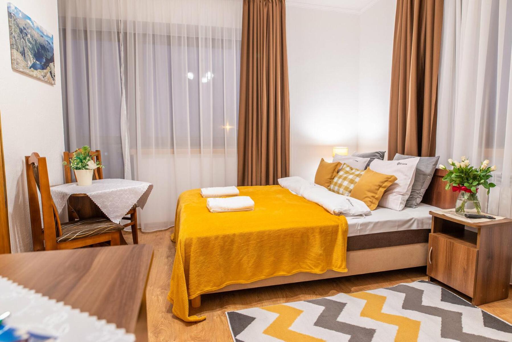 Double Room with Balcony - Photo 3