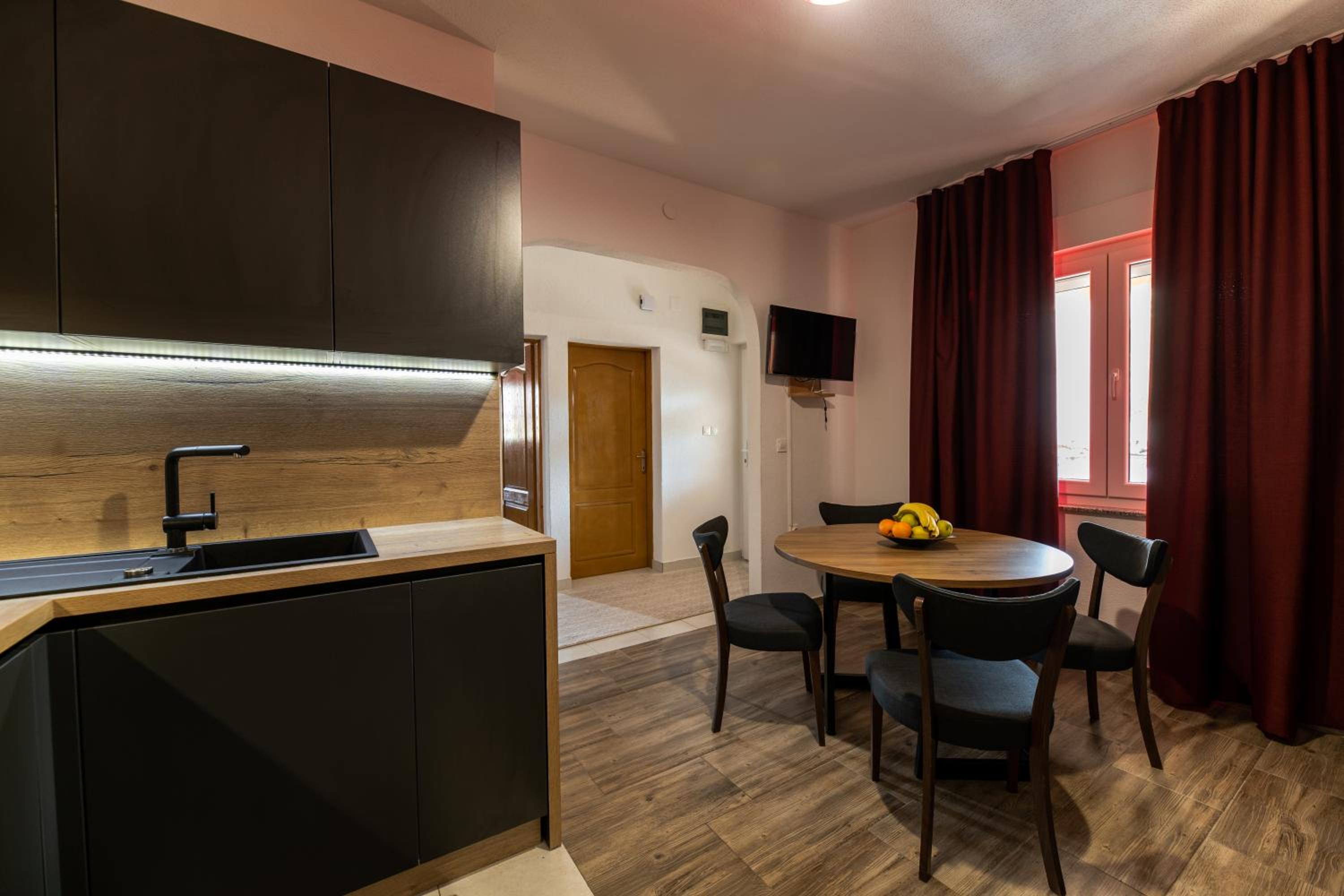 Apartment - Ground Floor photo 3