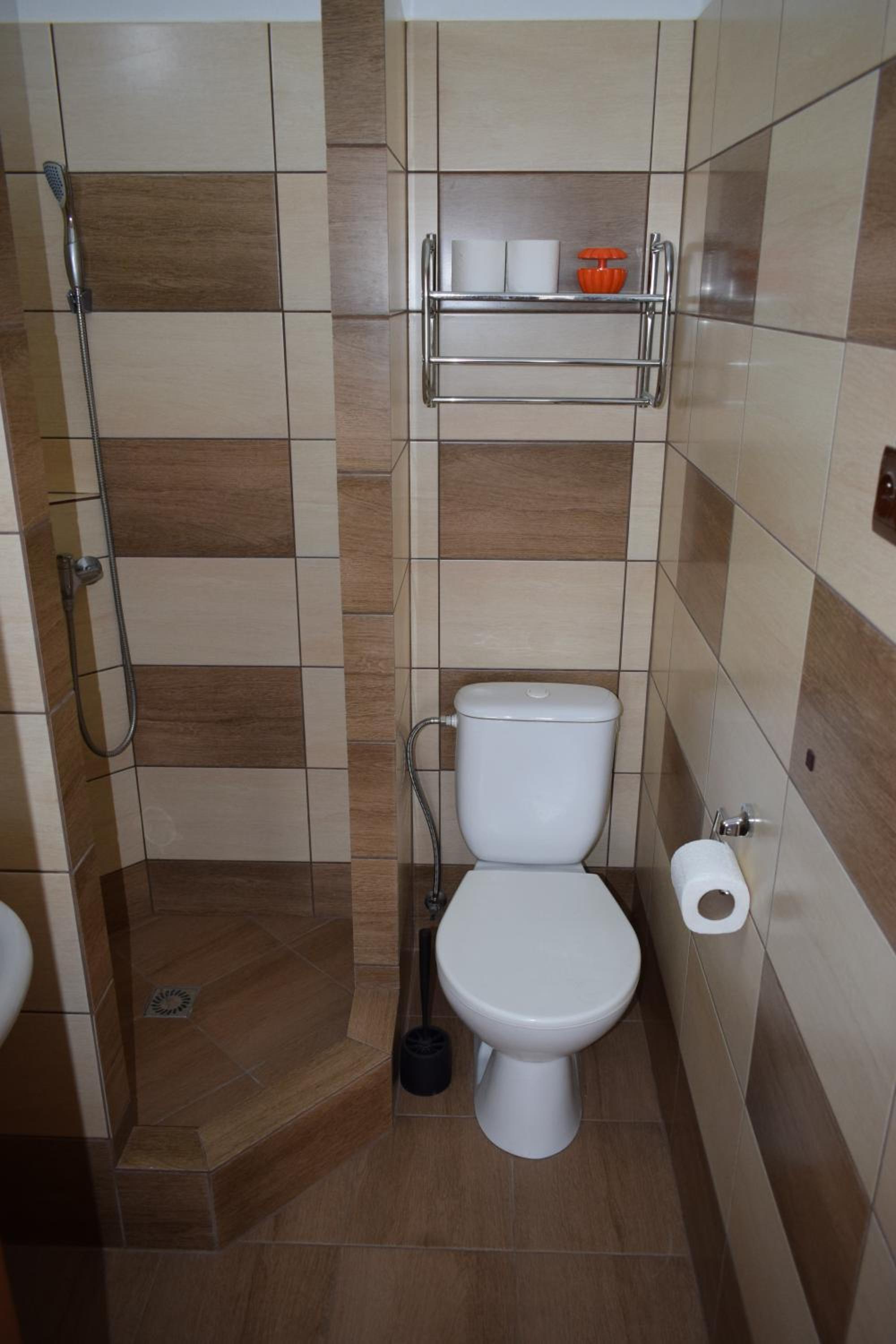 Twin Room with Private Bathroom - Photo 5