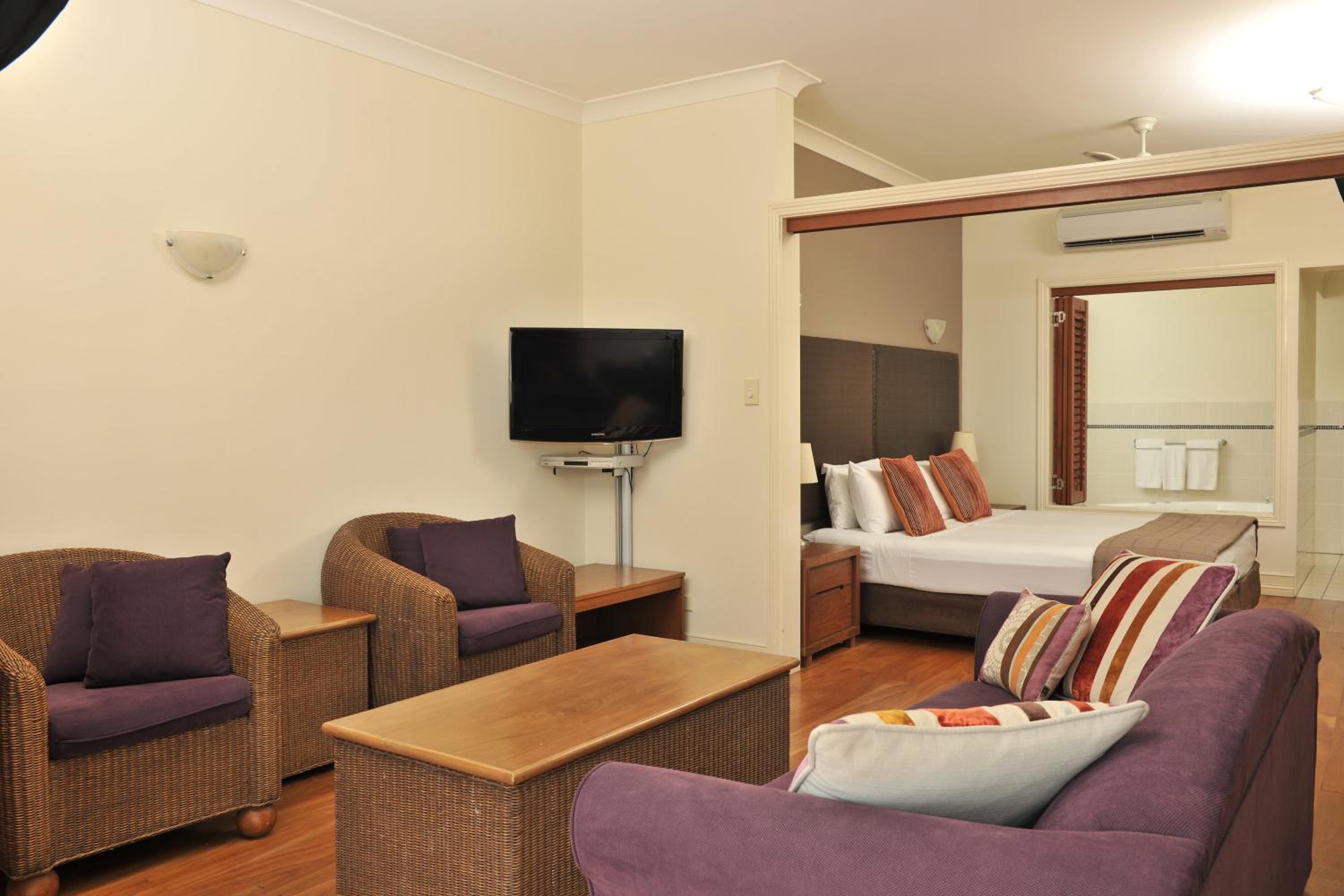 One-Bedroom Suite With Spa Bath - Photo 6