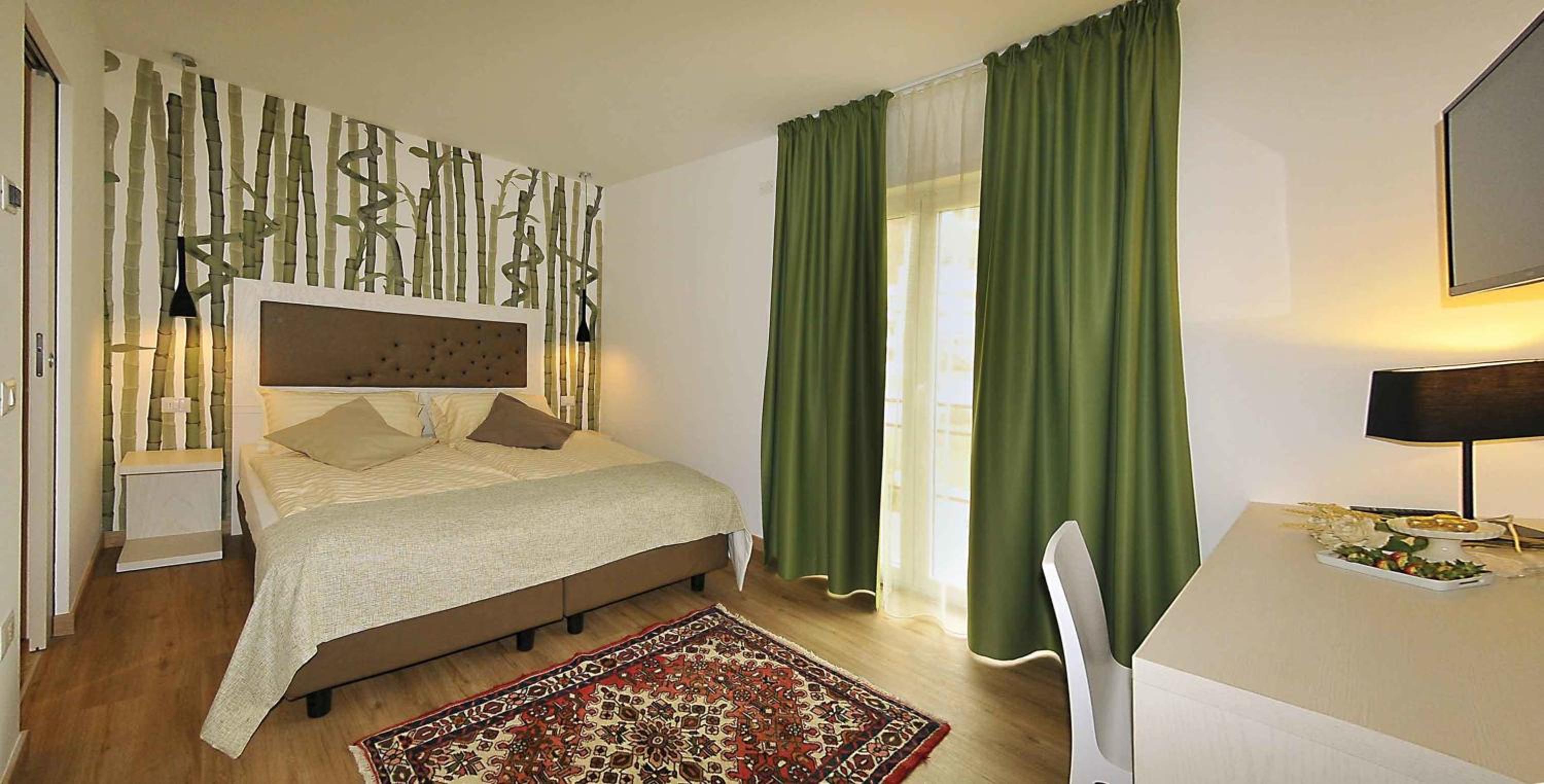 Deluxe Double Room - Photo 10