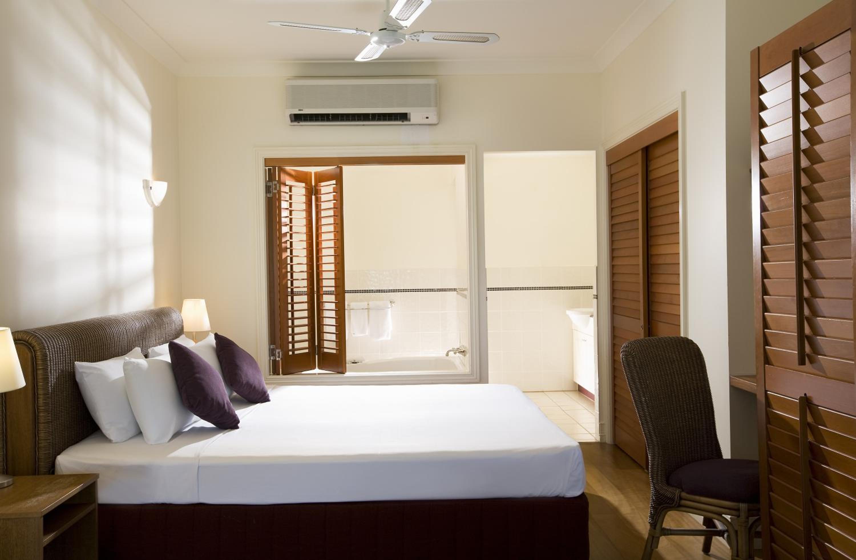One-Bedroom Suite With Spa Bath - Photo 11