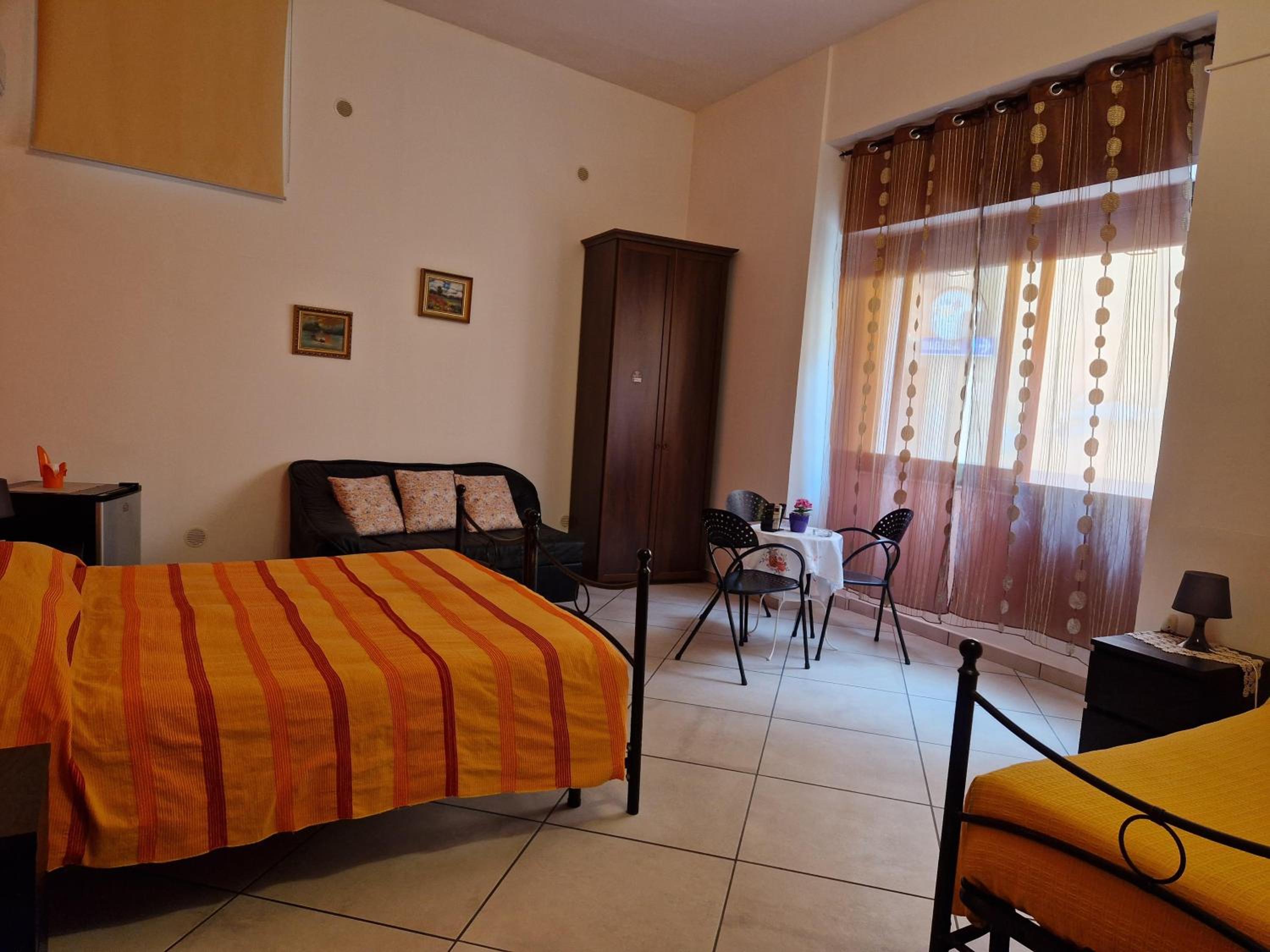 Double or Twin Room with Private Bathroom - Photo 1
