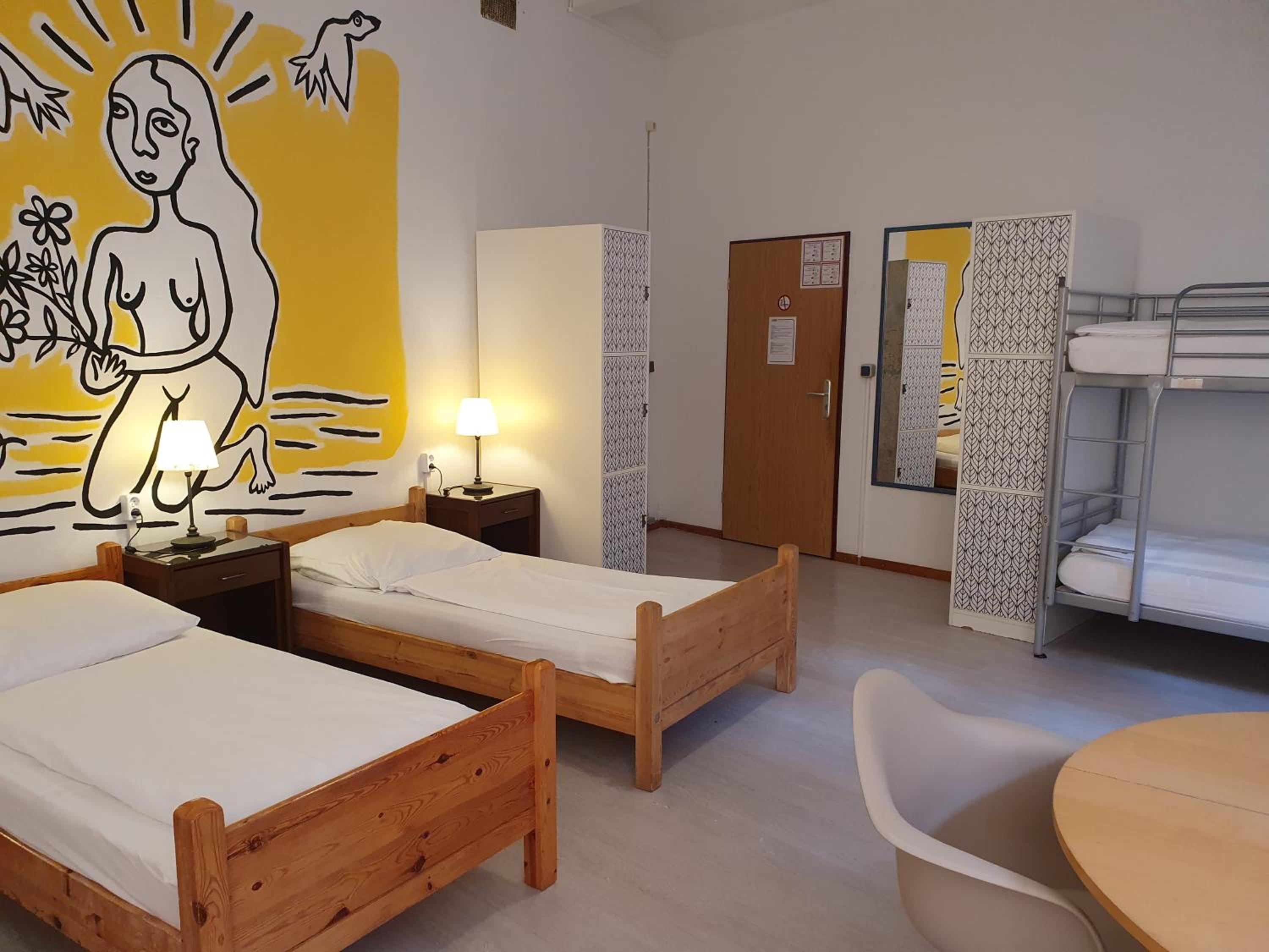 Bed in 6-Bed Dormitory Room photo 2