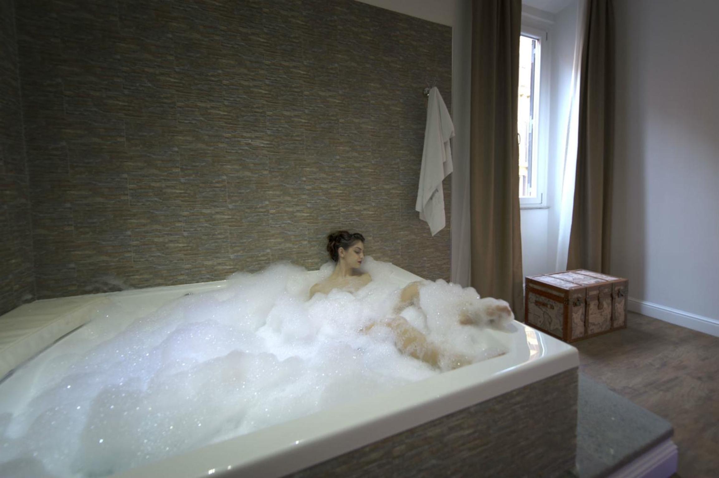 Suite with Spa Bath photo 3