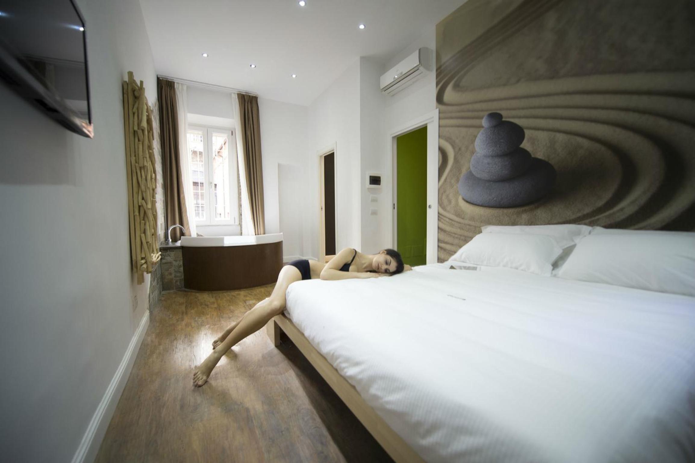 Suite with Spa Bath photo 3
