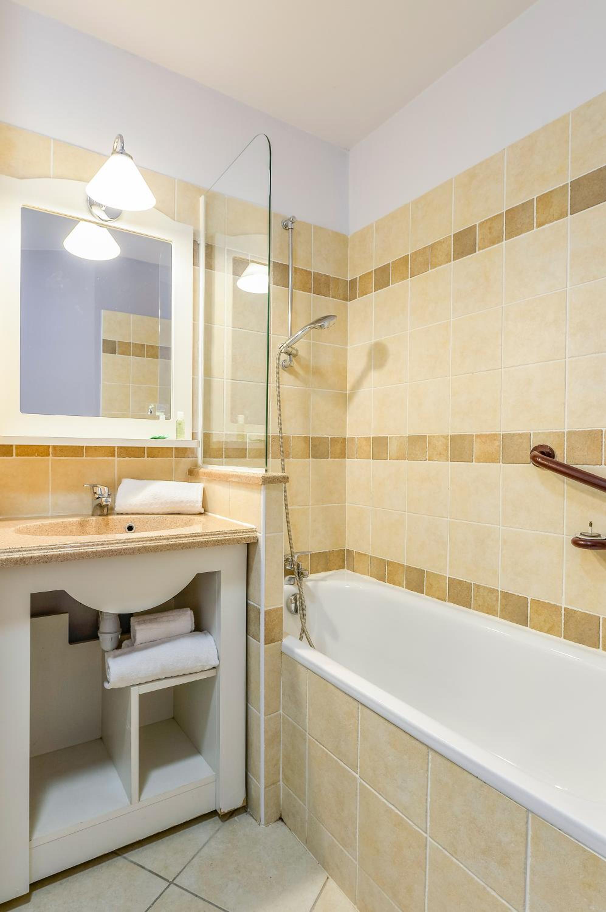 Studio with Sleeping Alcove and Terrace or Balcony (4 people) photo 3