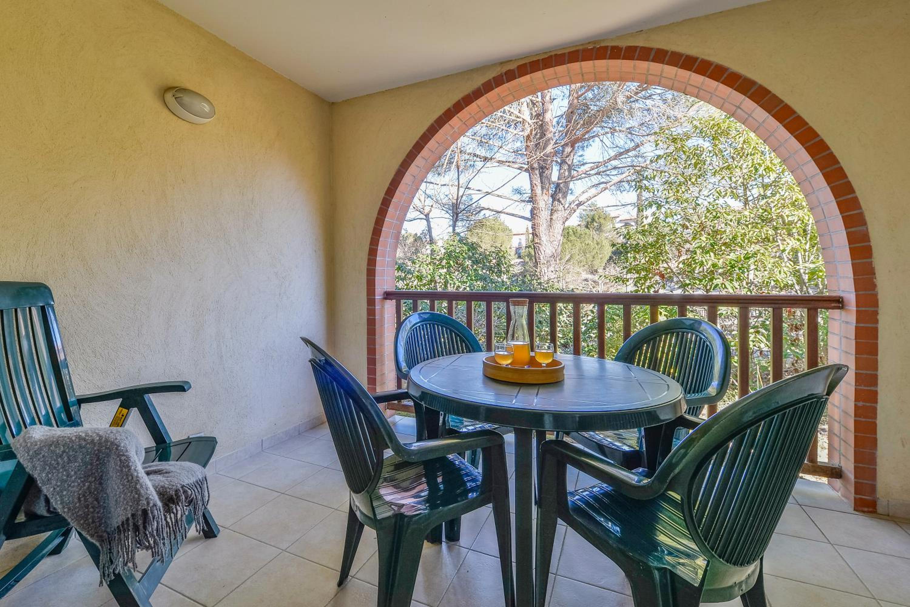 Studio with Sleeping Alcove and Terrace or Balcony (4 people) photo 2
