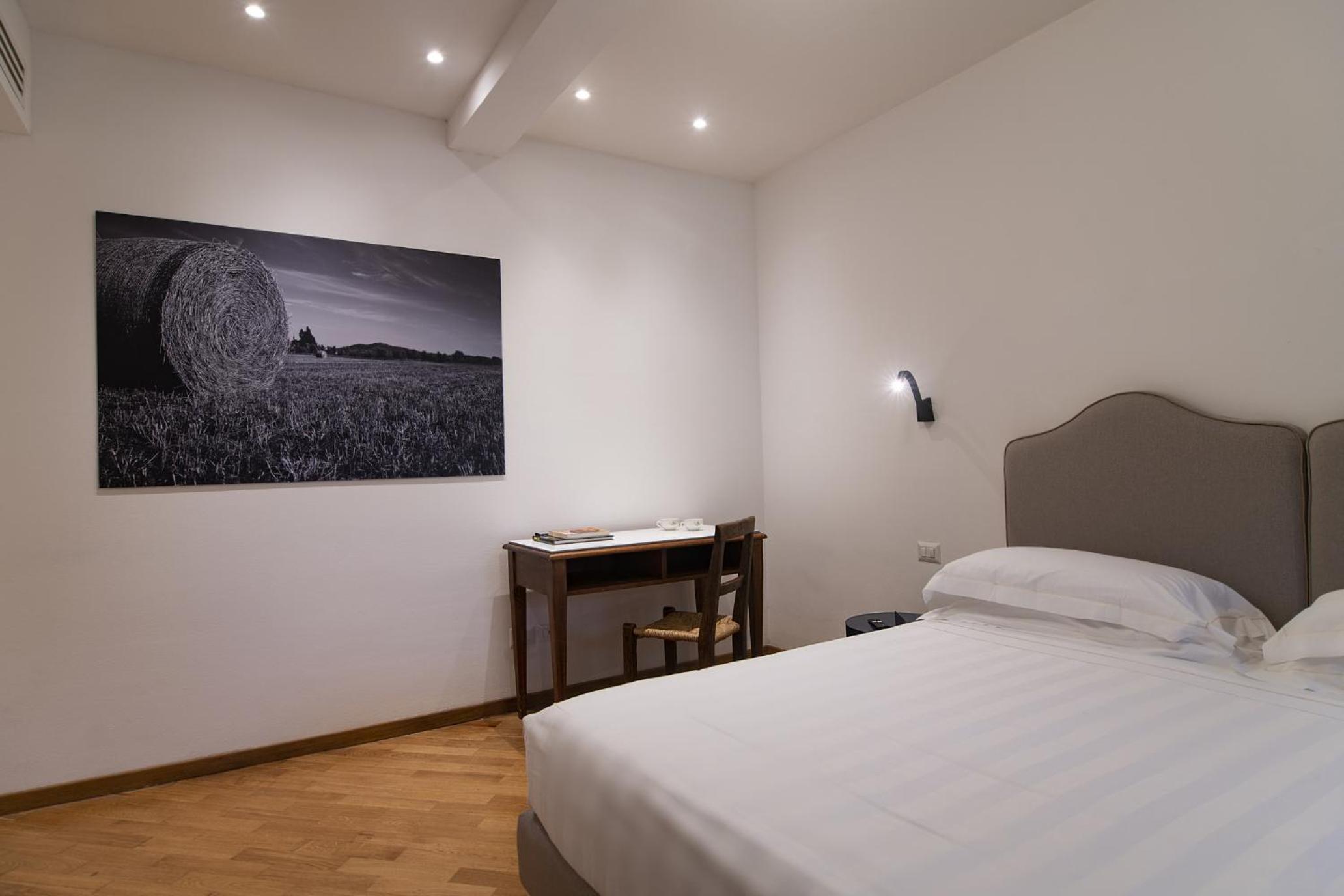 Superior Double or Twin Room photo 3