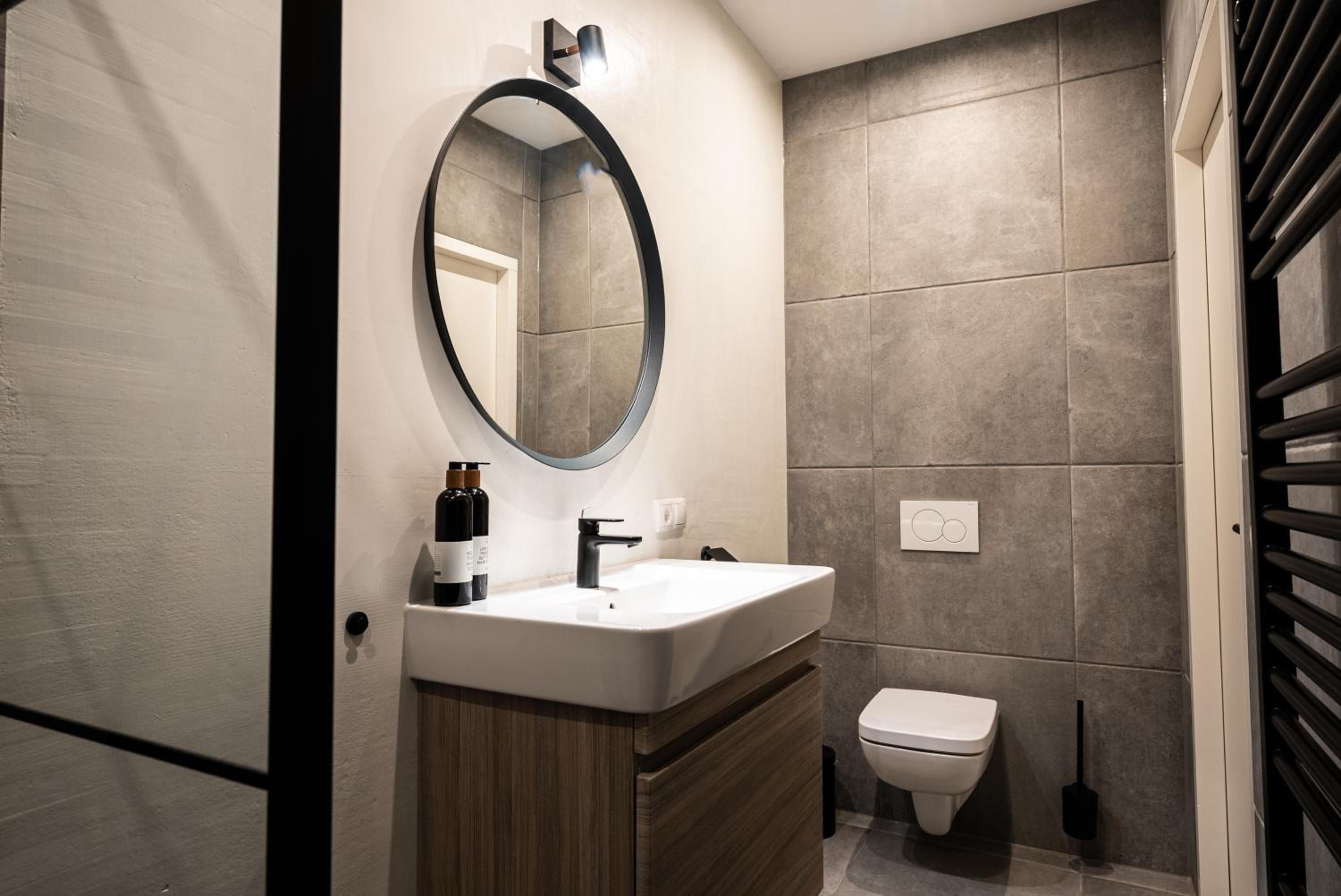 Double Room - Photo 8
