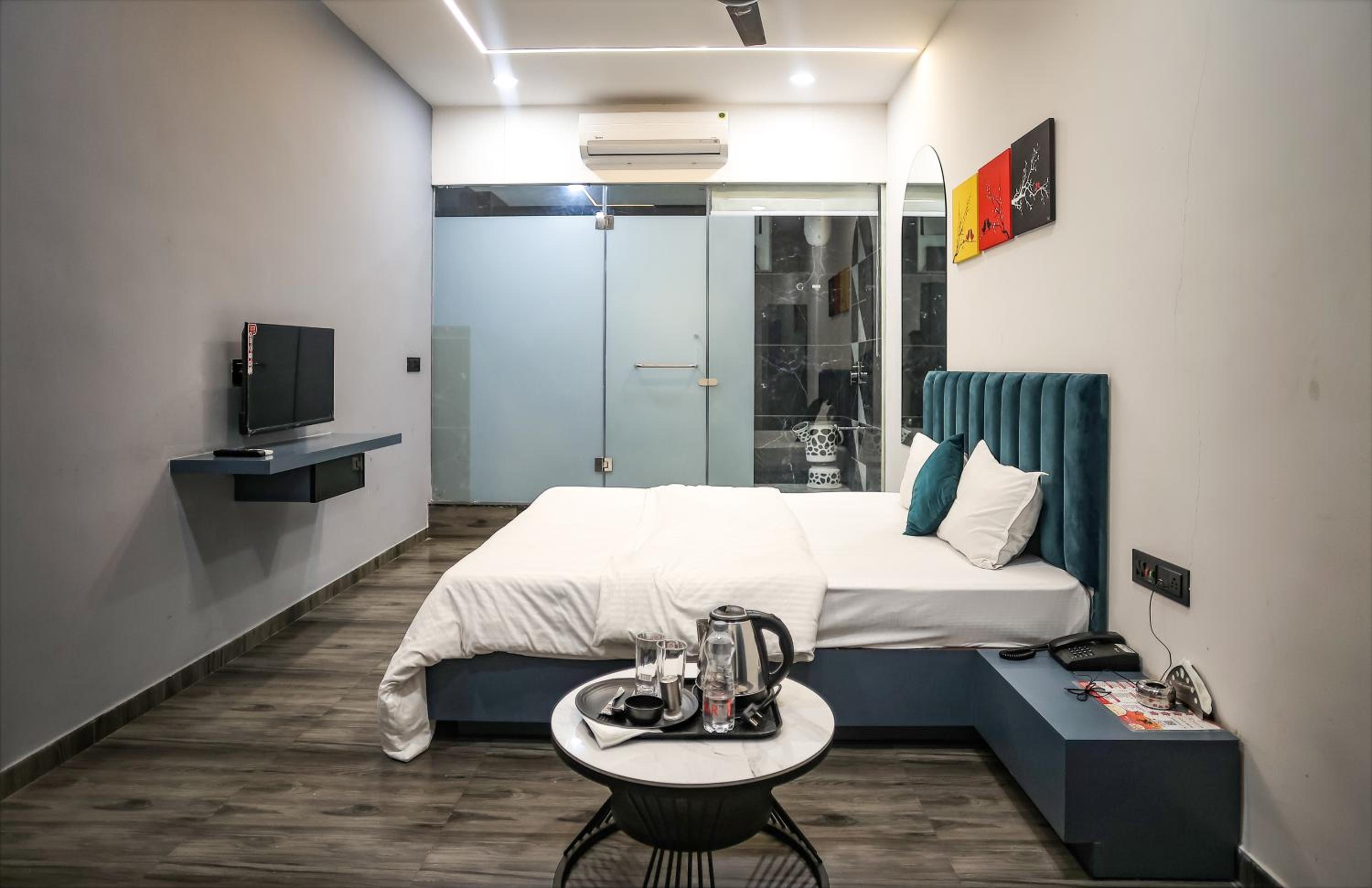 Deluxe King Room