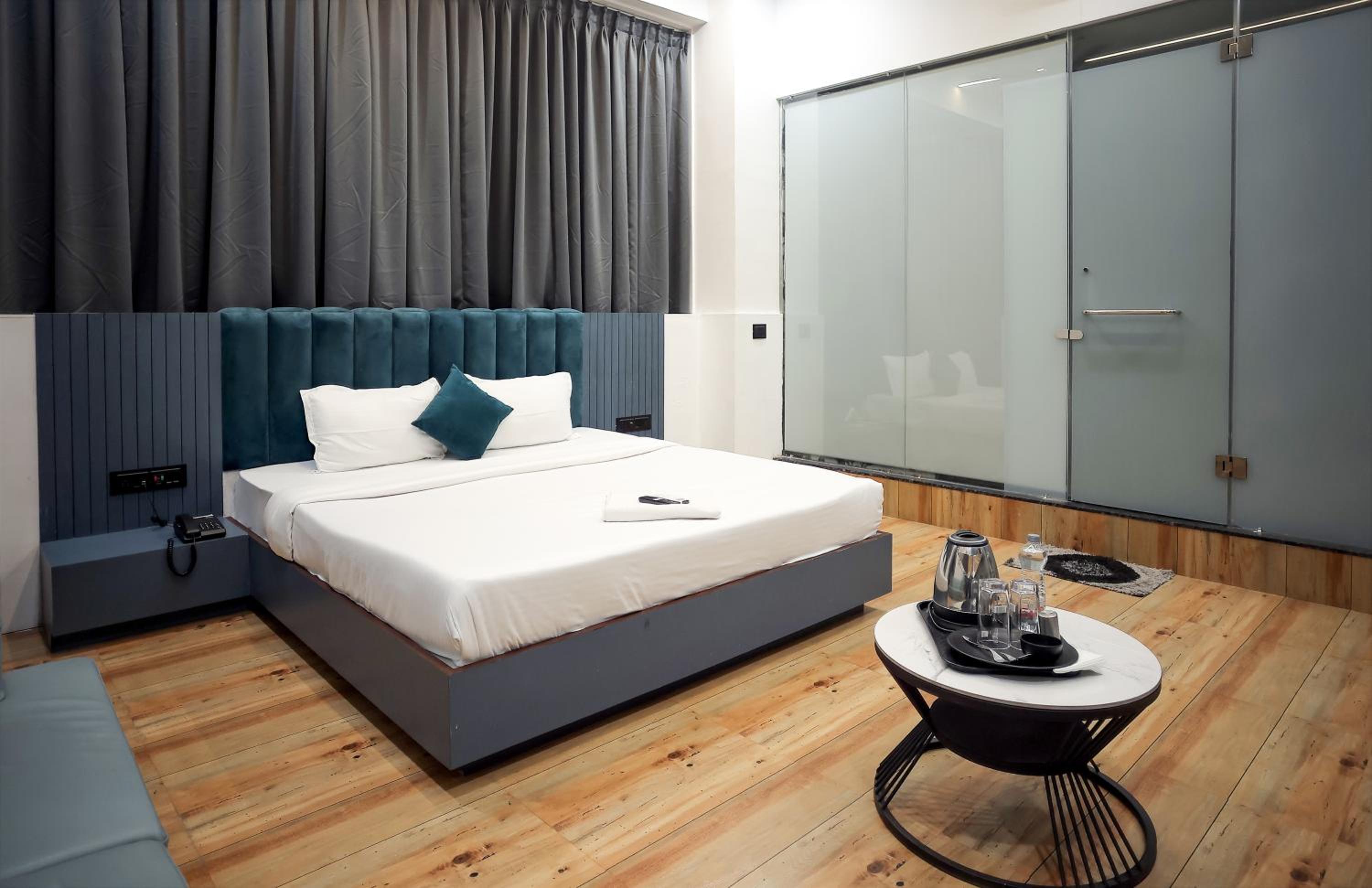Suite - Photo 2