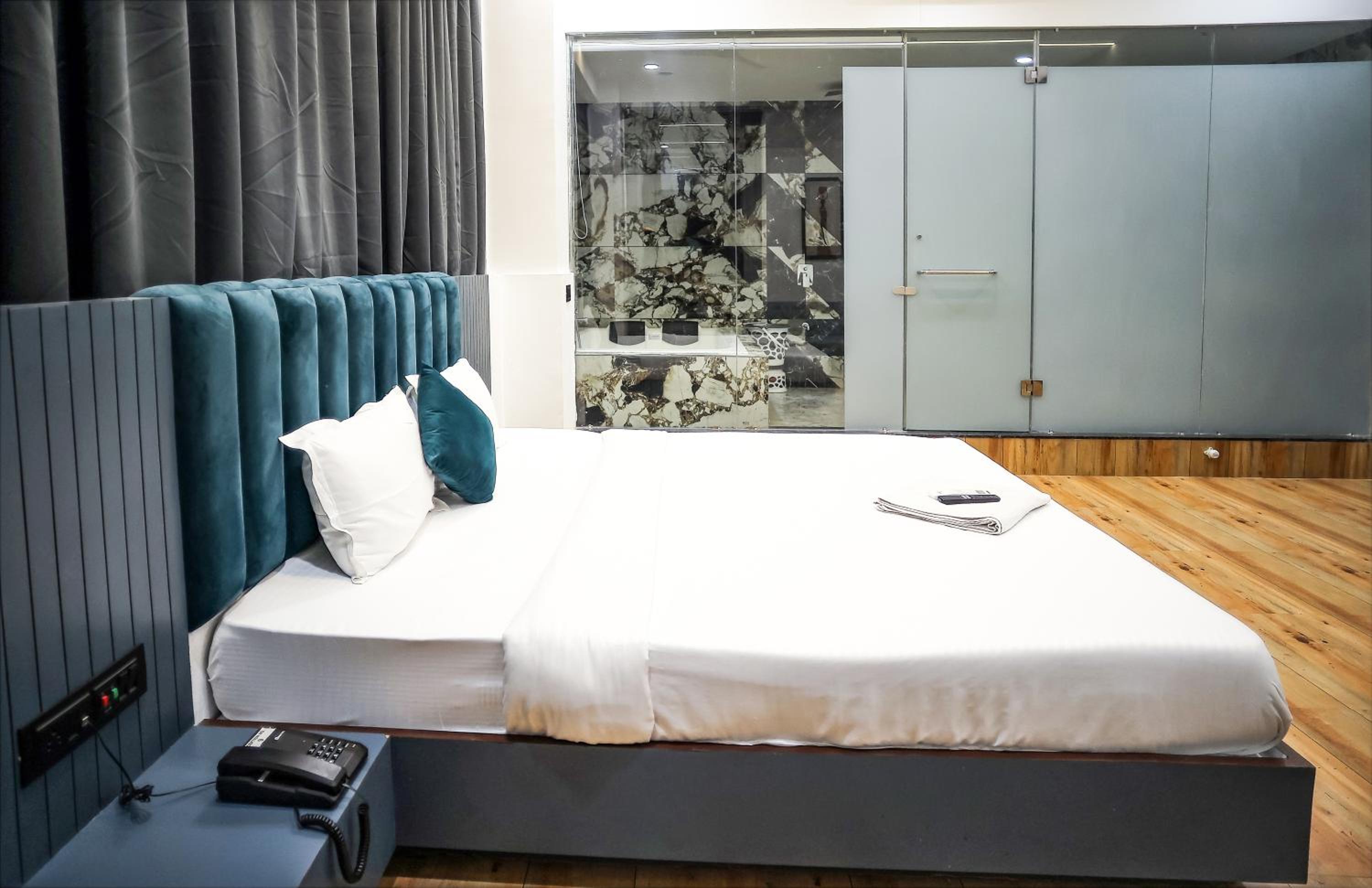 Suite - Photo 9