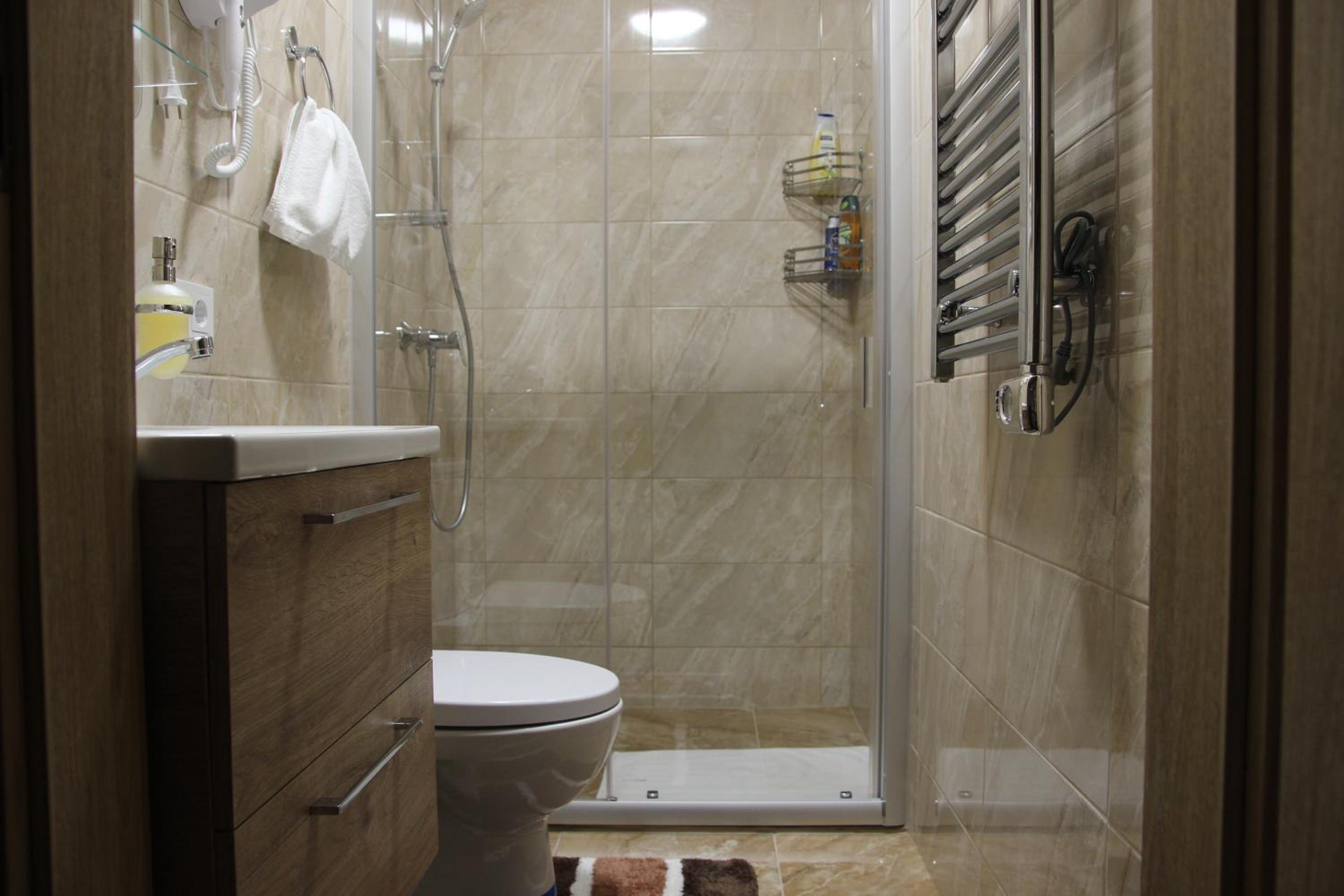 Quadruple Room with Private Bathroom - Photo 5