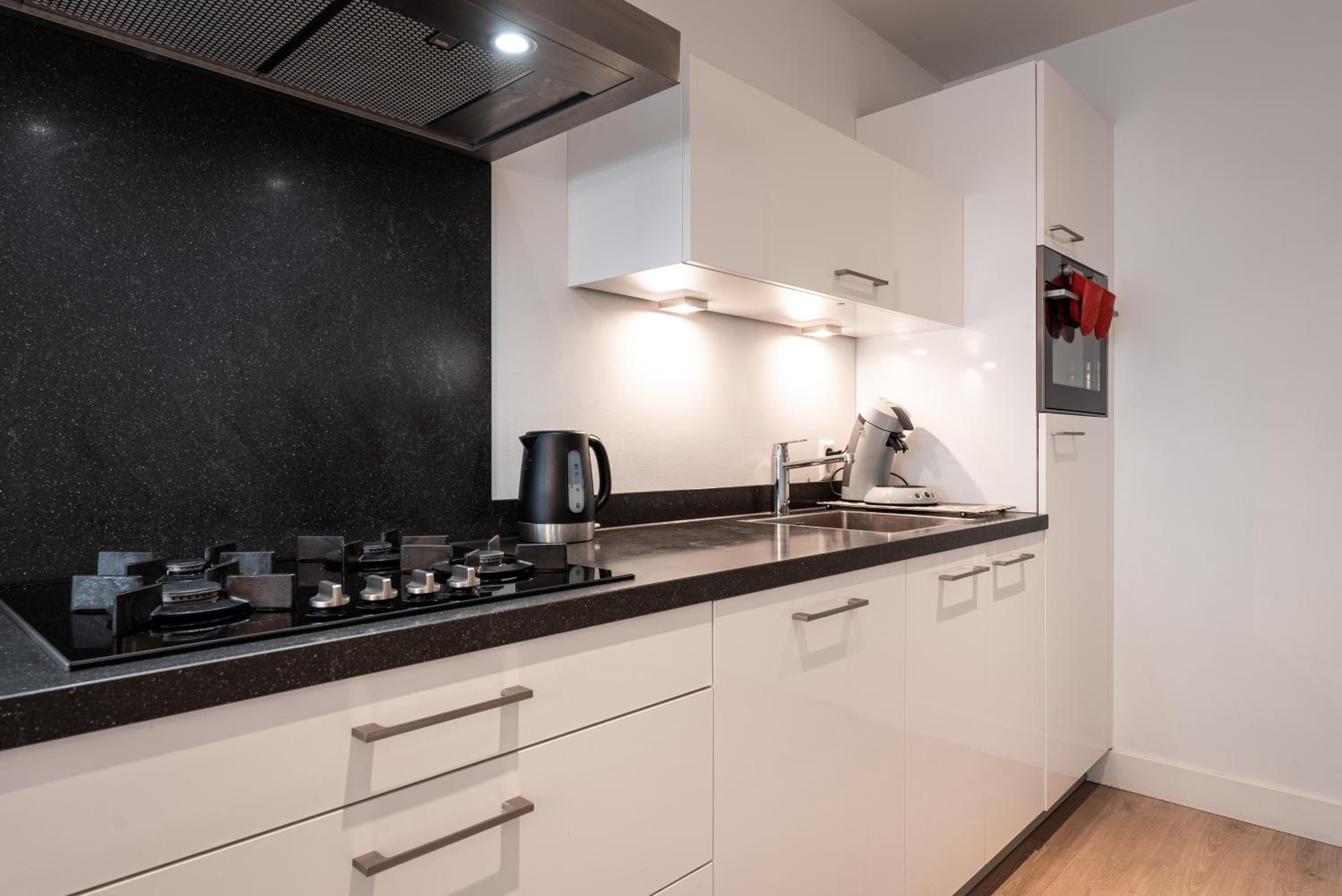 Apartment with Terrace - Photo 9