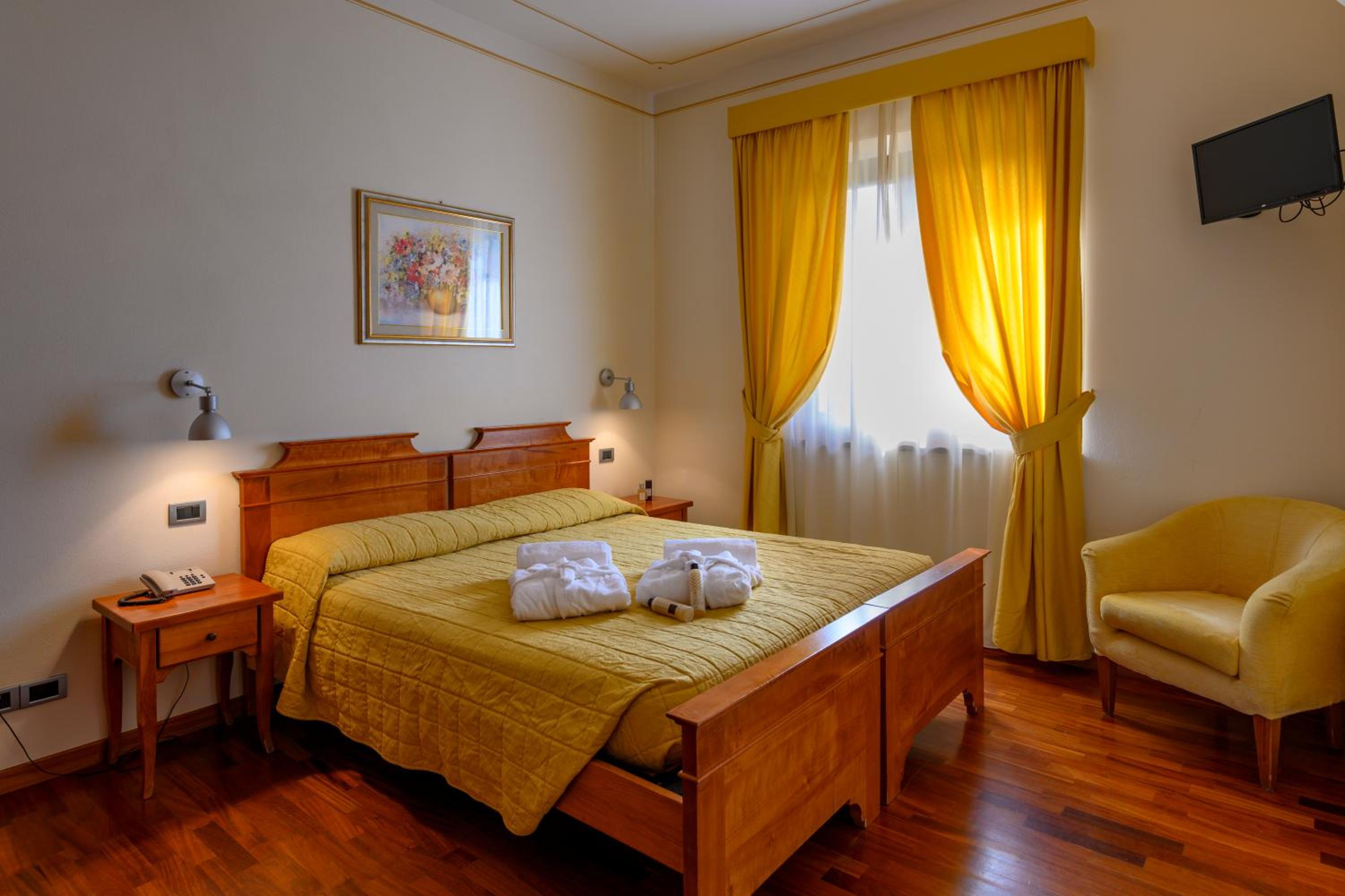Double or Twin Room - Disability Access photo 1