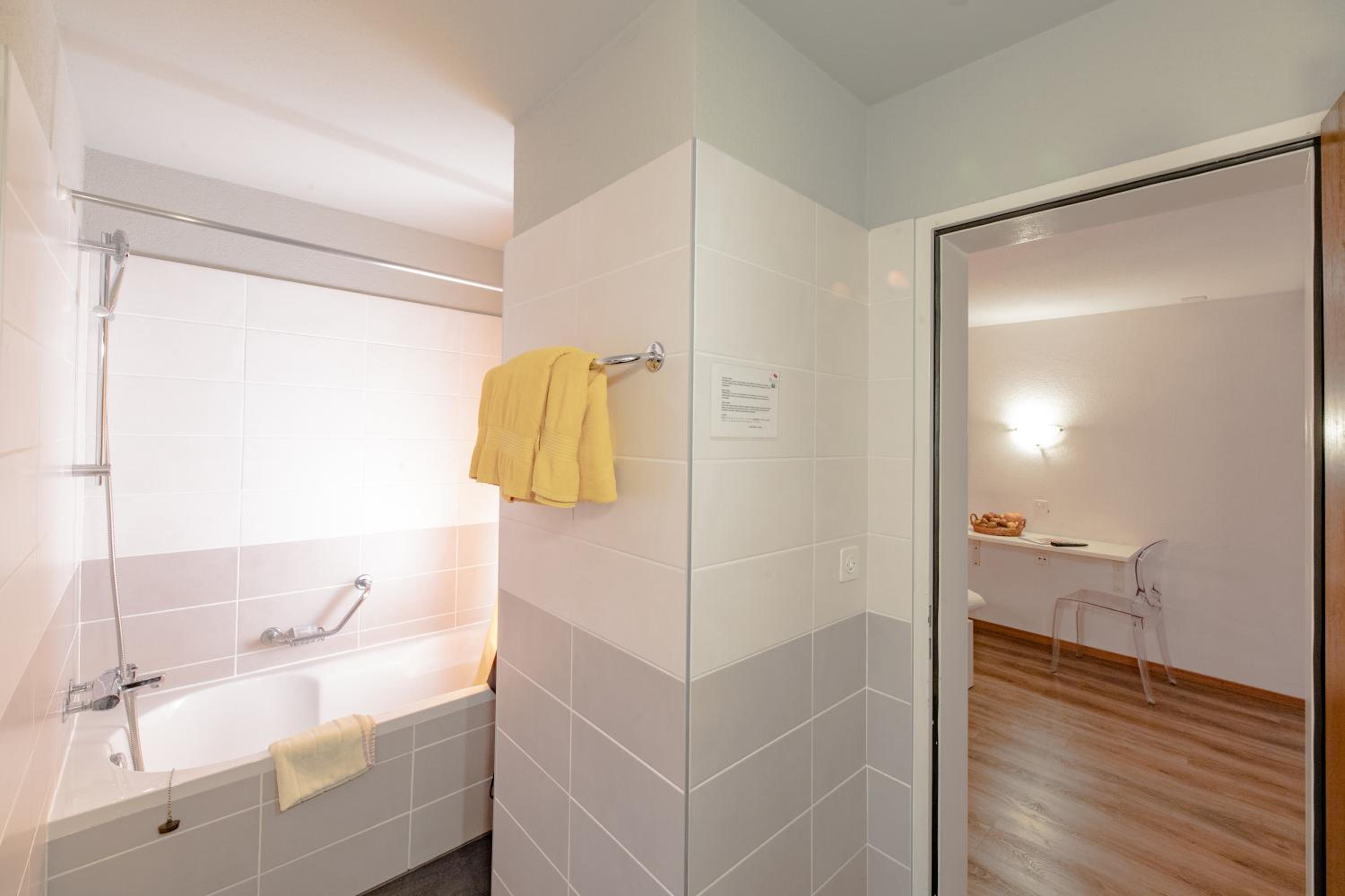 Standard Triple Room - Photo 3