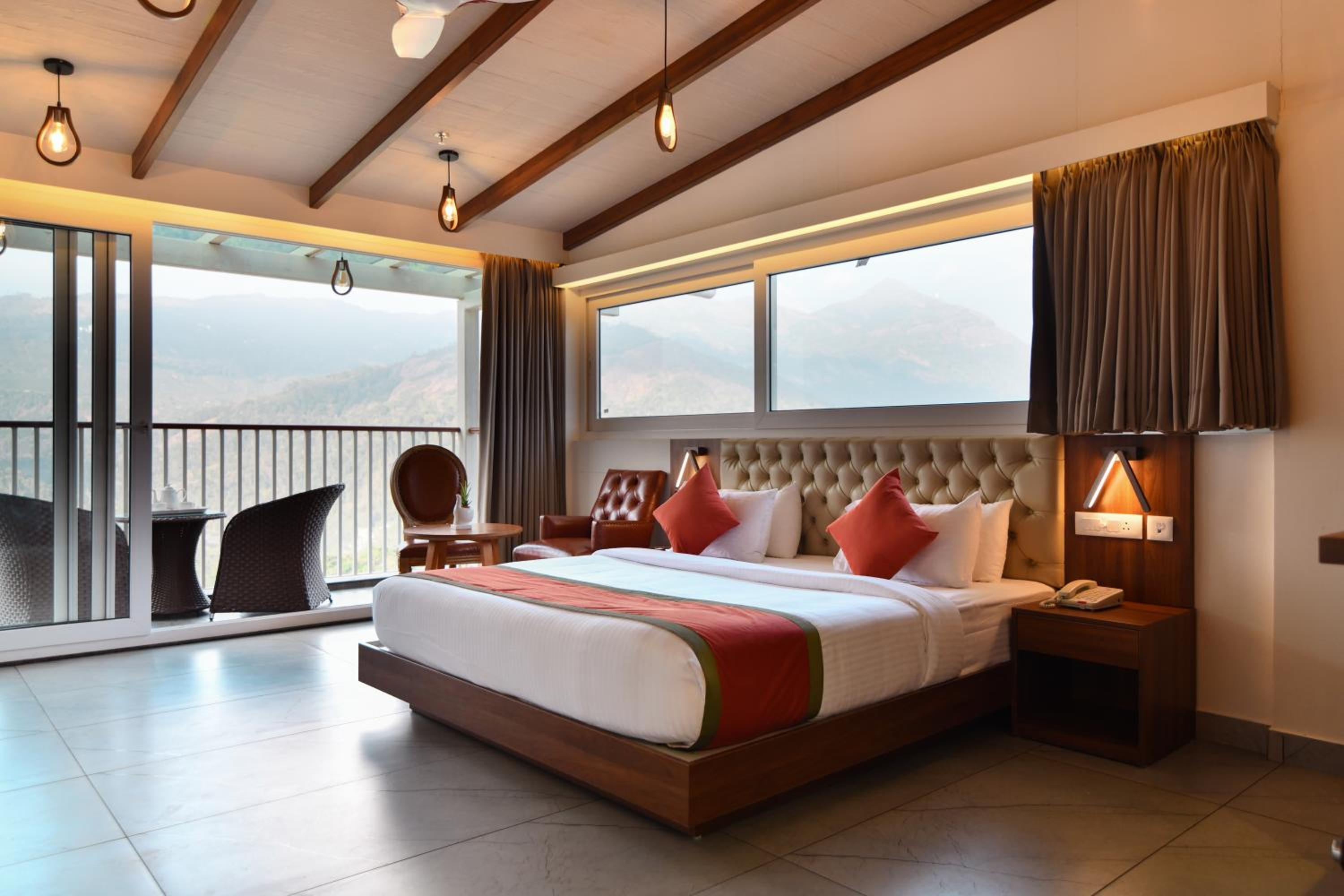 Deluxe King Room - Photo 1