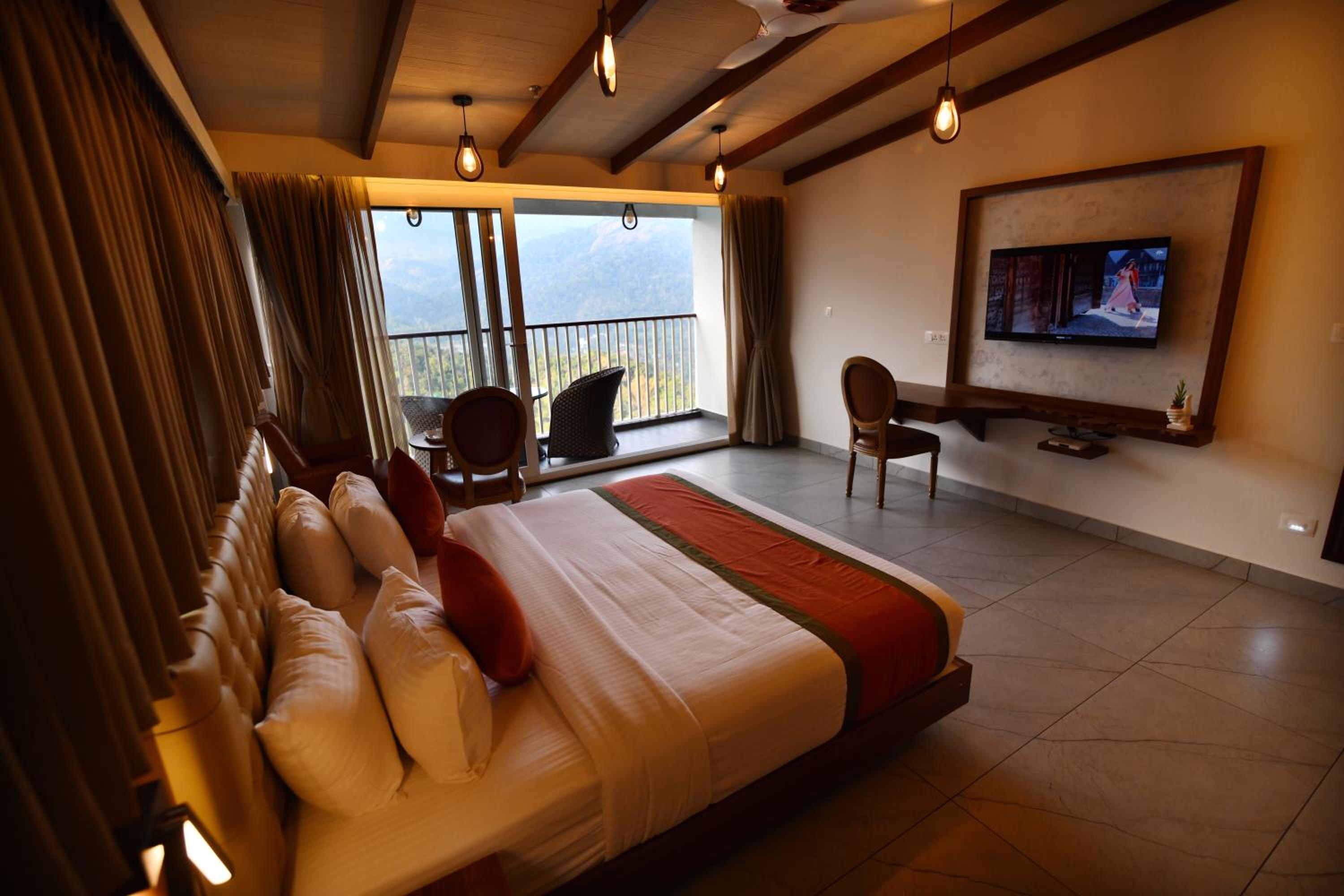 Deluxe King Room - Photo 15