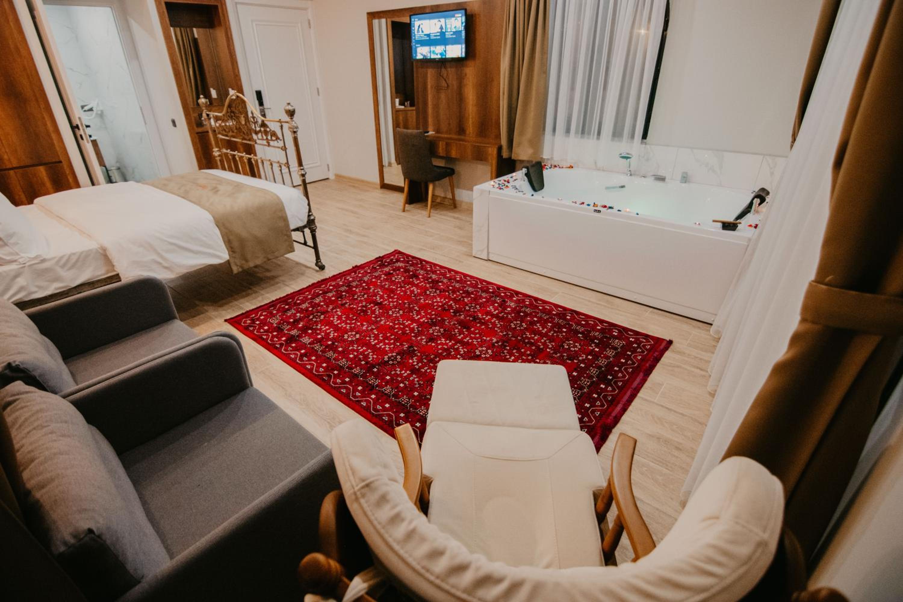 One-Bedroom Apartment photo 2