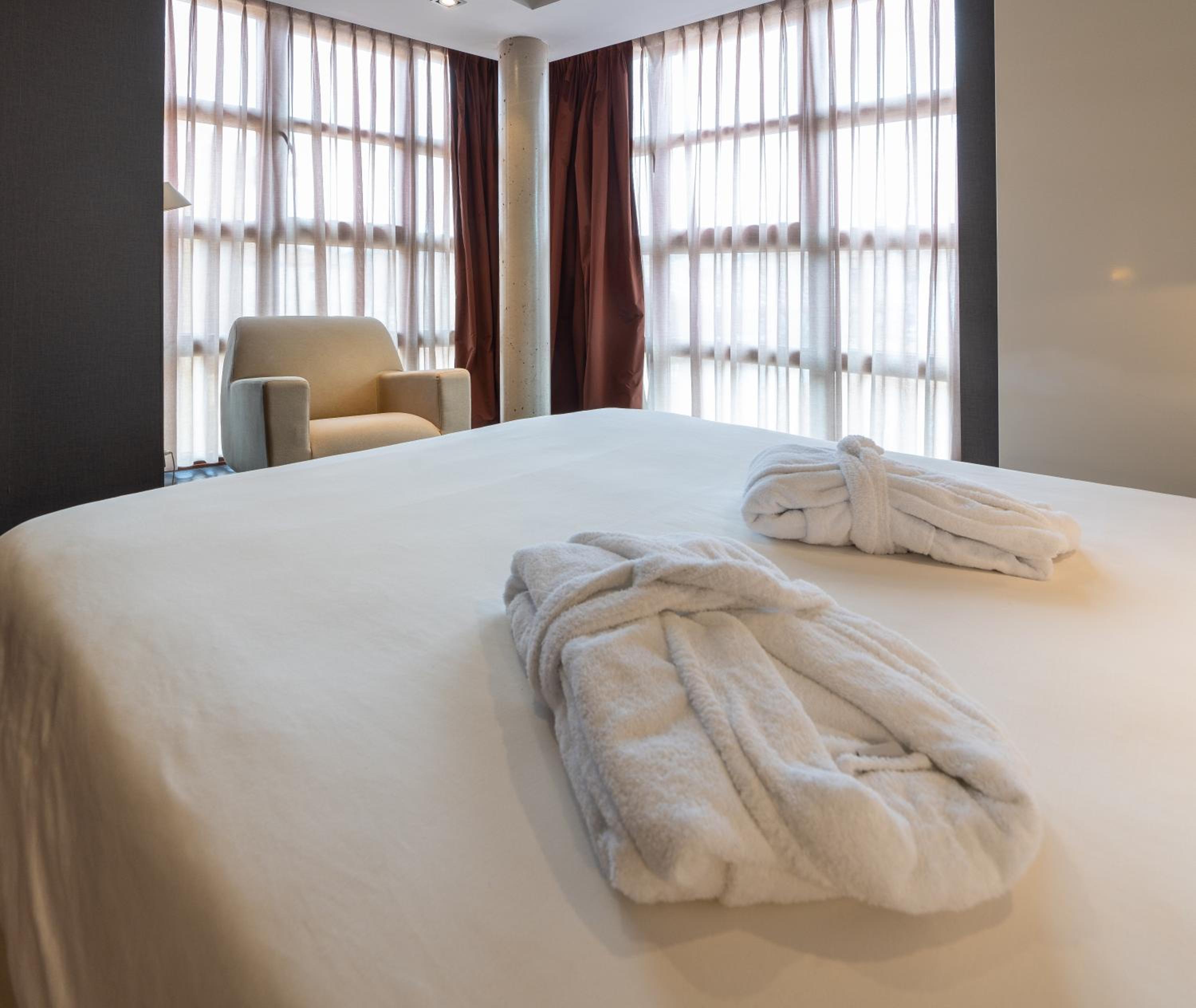 Superior Double Room (2 Adults + 1 Child) - Photo 1