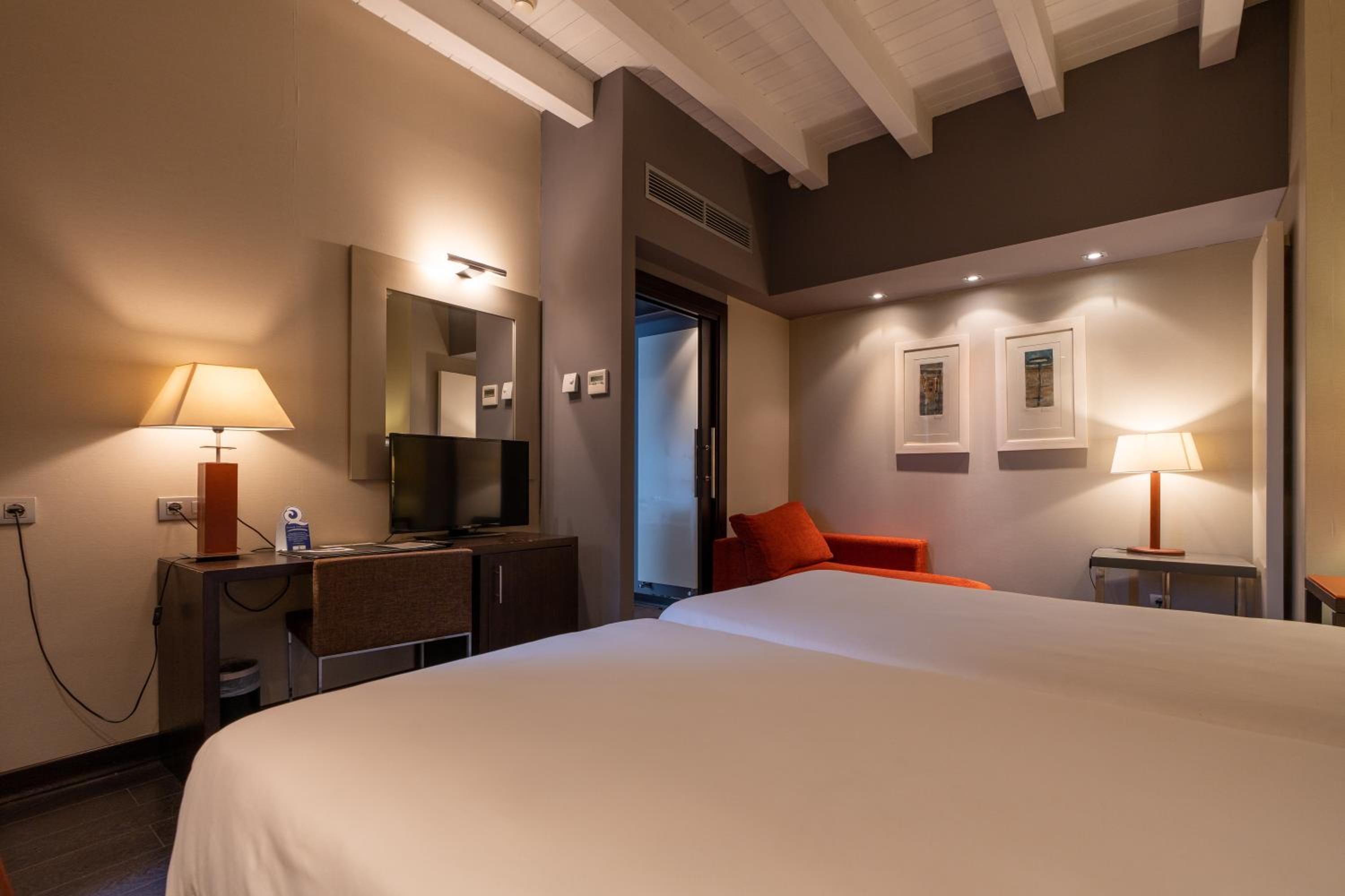 Double or Twin Room - Photo 1