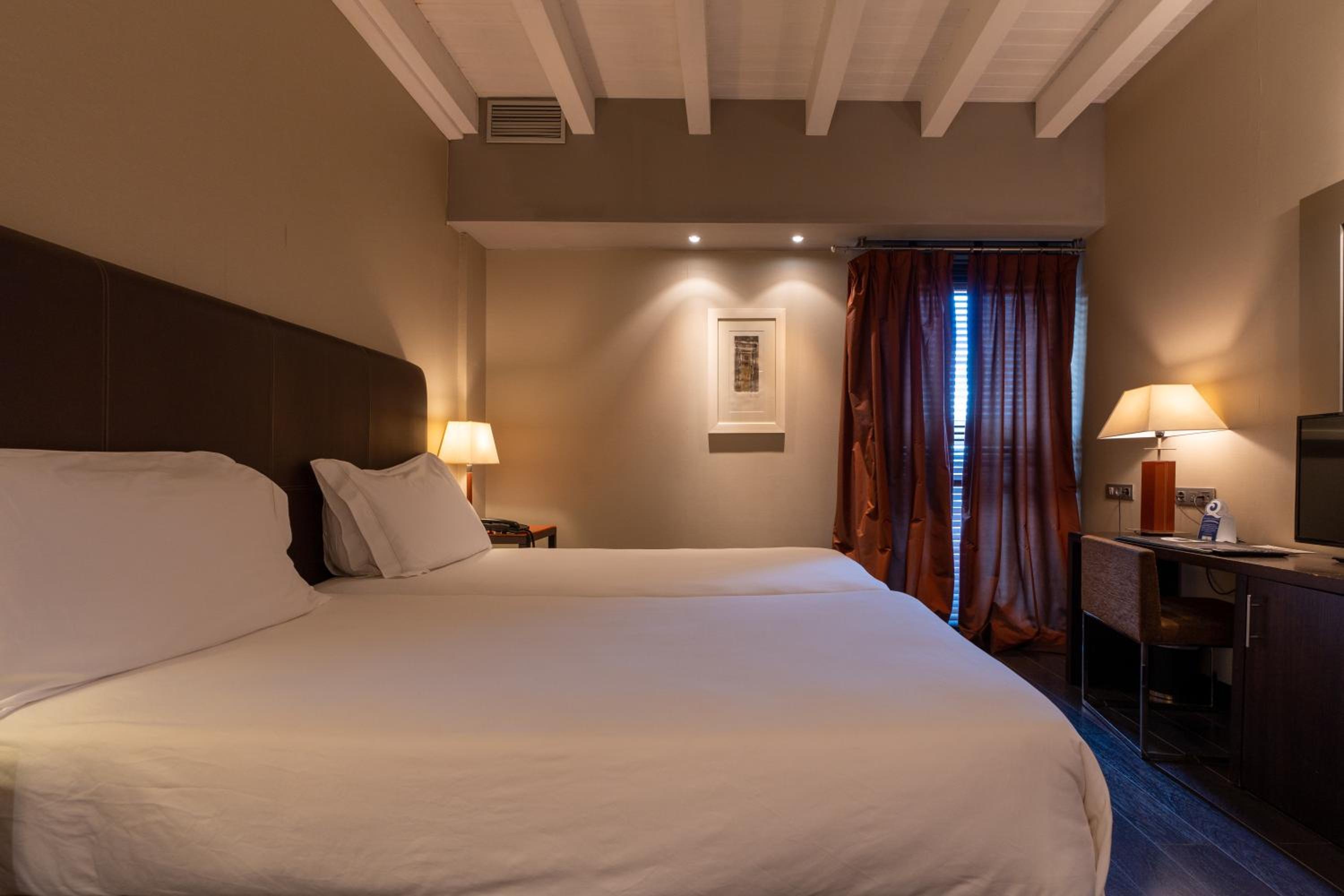 Double or Twin Room - Photo 14
