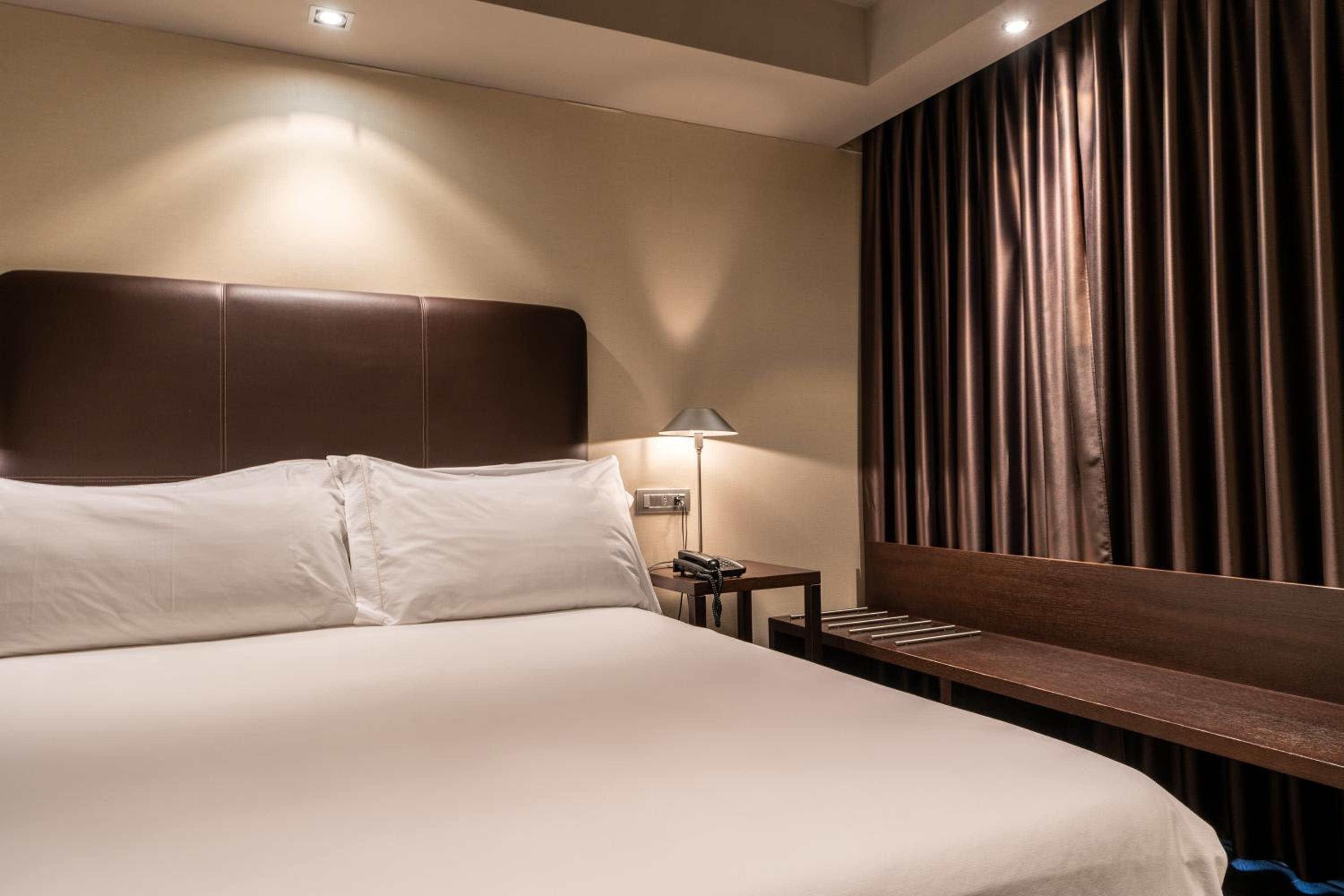 Double or Twin Room - Photo 9